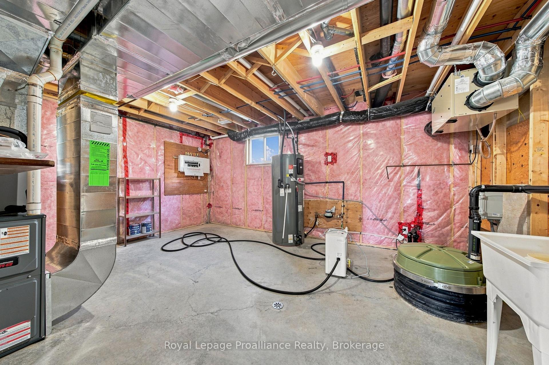 Photo 41 of 63 Freedom Crescent, Quinte West, Sidney Ward — HOMEH