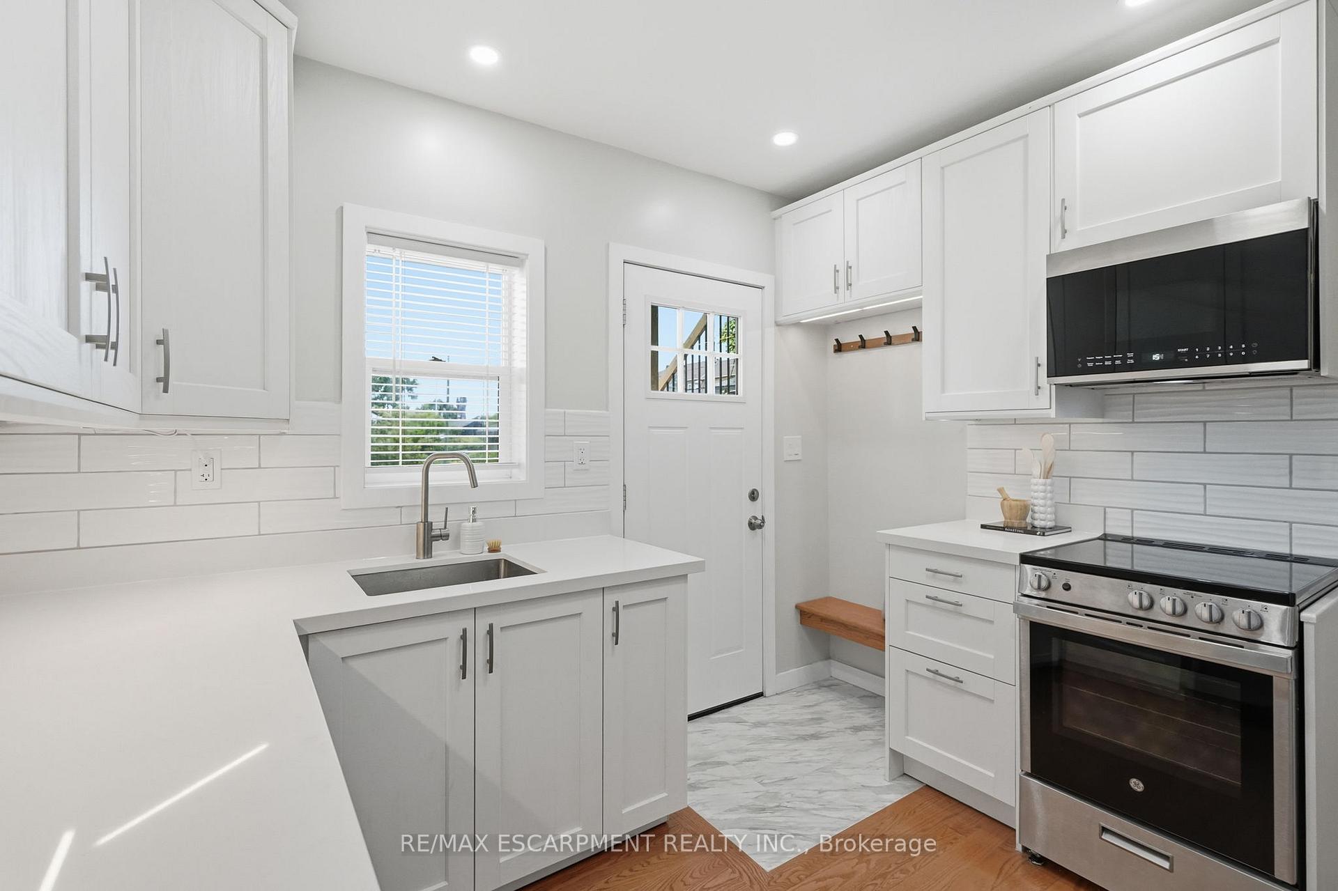 Photo 5 of 410 Beach Boulevard, Hamilton, Hamilton Beach — HOMEH