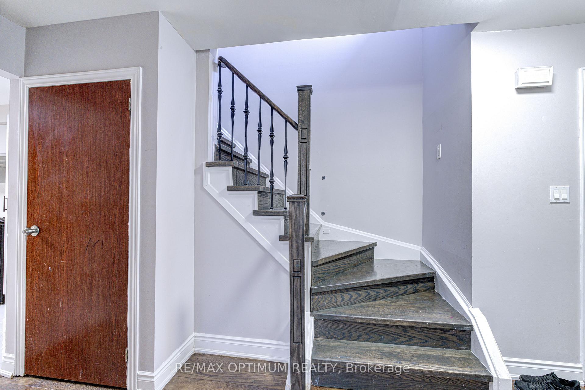 Photo 10 of 5 Roehampton Crescent, Brampton, Brampton South — HOMEH