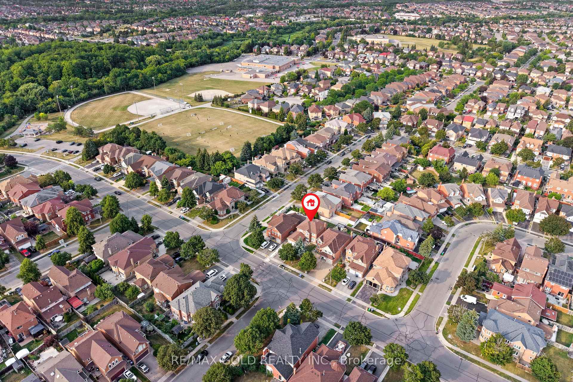 Photo 5 of 45 Eagleridge Drive, Brampton, Sandringham-Wellington — HOMEH