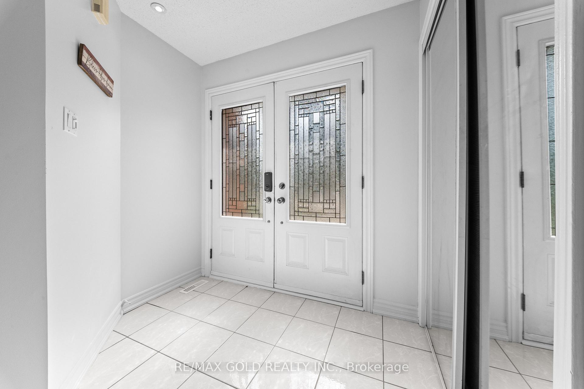 Photo 6 of 45 Eagleridge Drive, Brampton, Sandringham-Wellington — HOMEH
