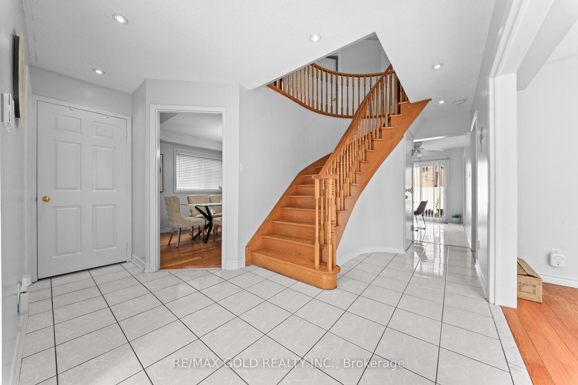 Photo 7 of 45 Eagleridge Drive, Brampton, Sandringham-Wellington — HOMEH