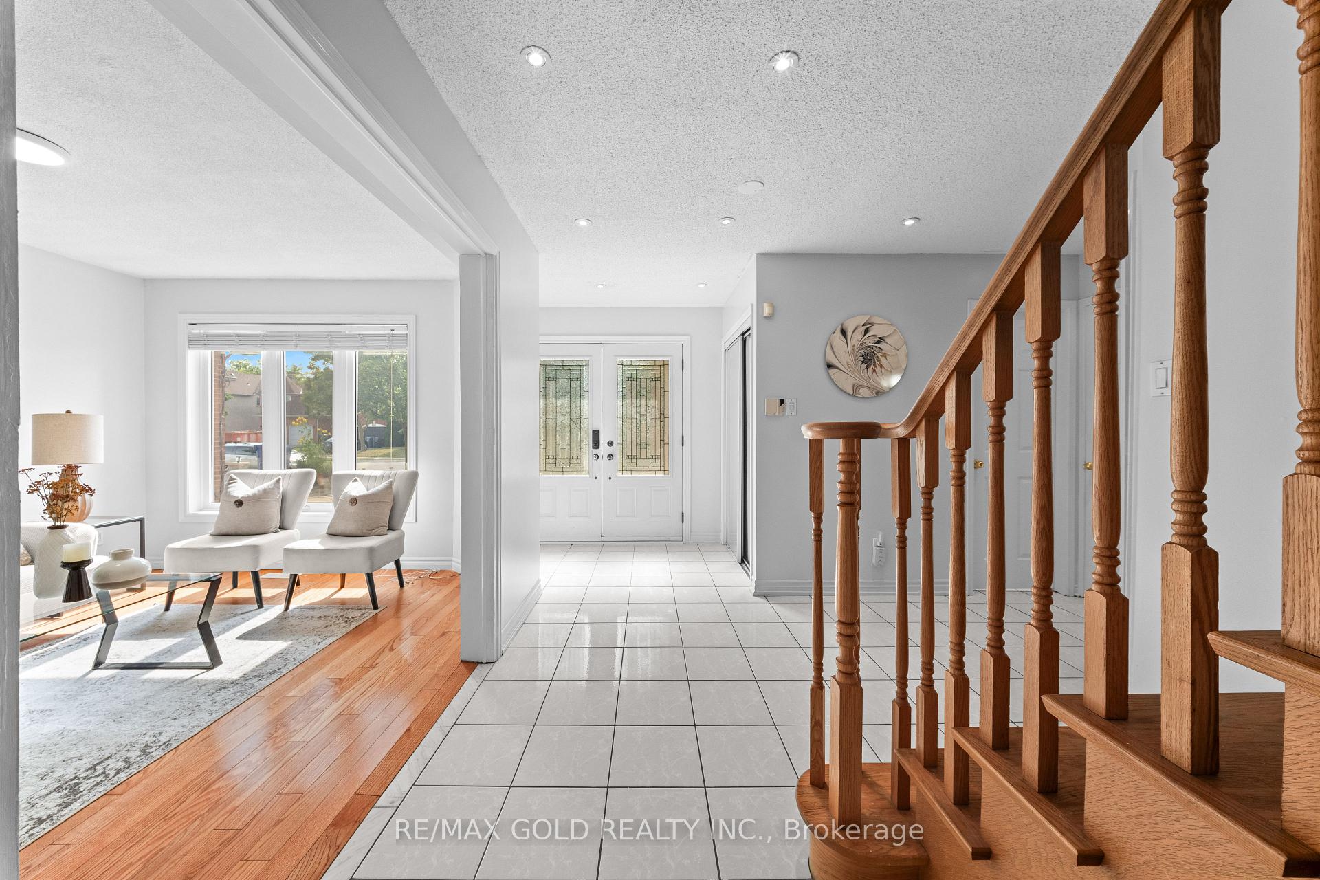 Photo 10 of 45 Eagleridge Drive, Brampton, Sandringham-Wellington — HOMEH