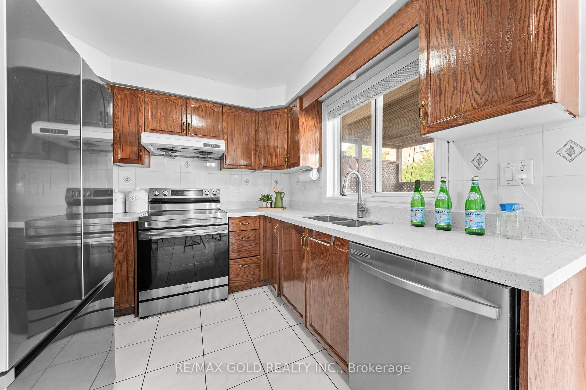 Photo 14 of 45 Eagleridge Drive, Brampton, Sandringham-Wellington — HOMEH