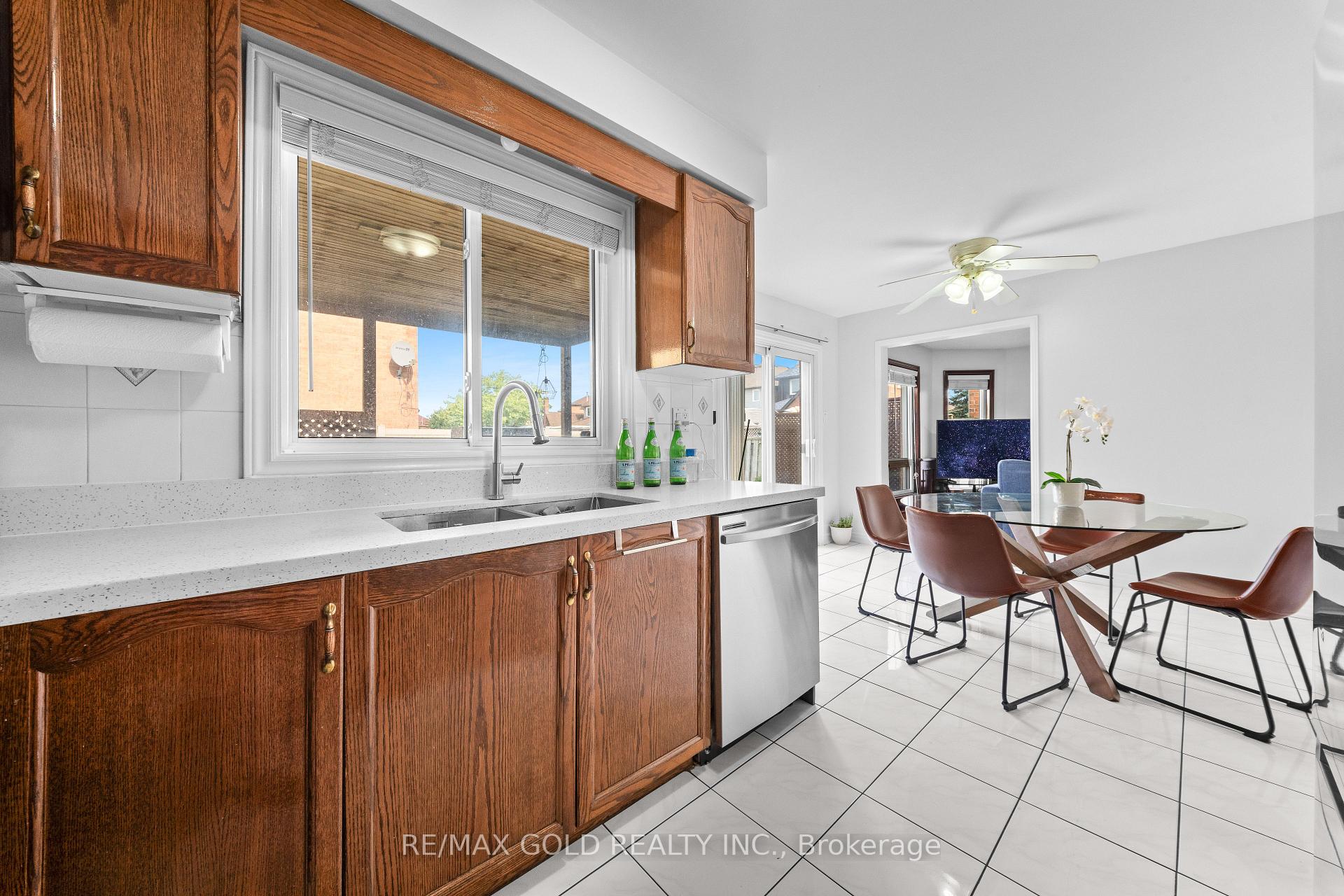 Photo 15 of 45 Eagleridge Drive, Brampton, Sandringham-Wellington — HOMEH