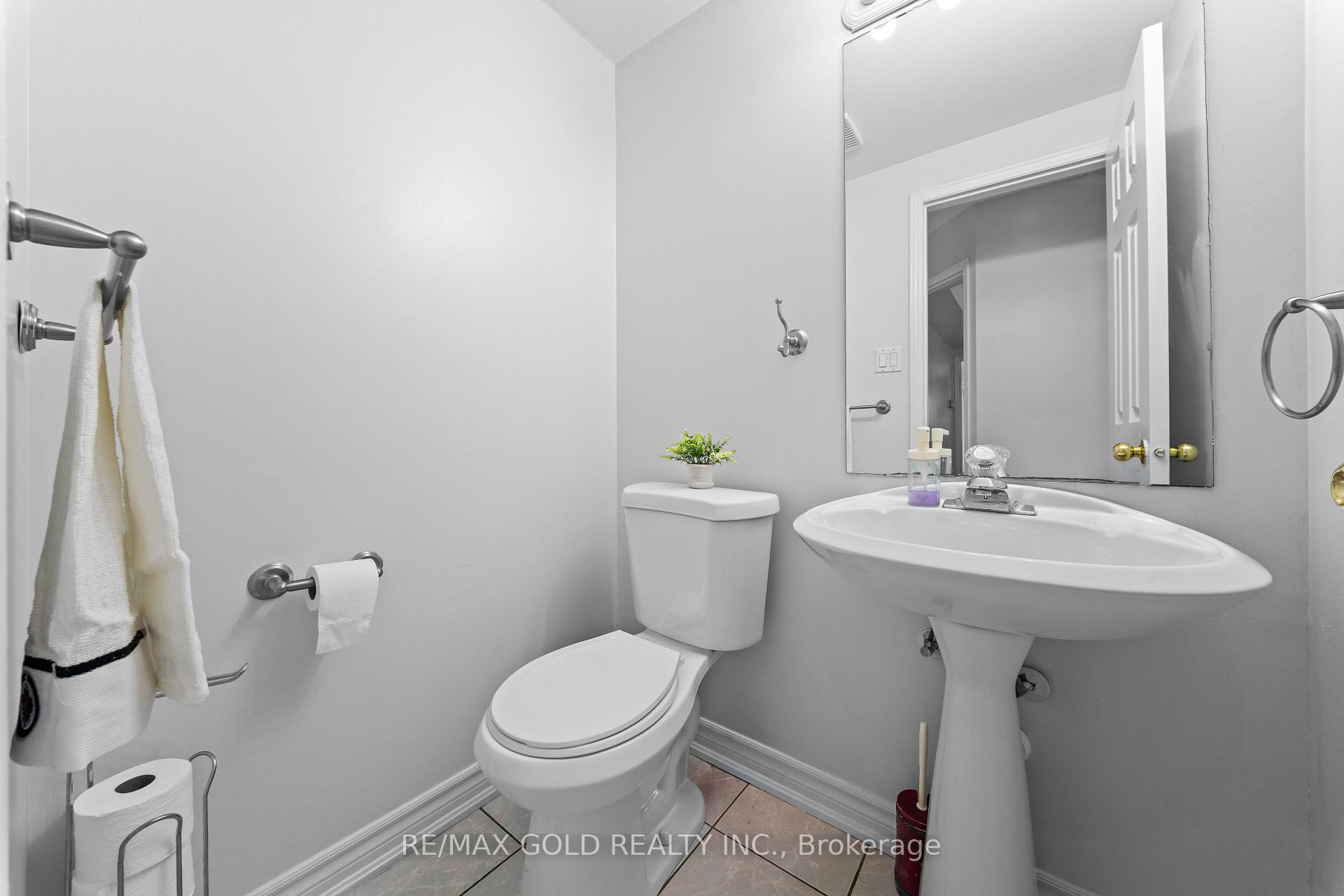 Photo 19 of 45 Eagleridge Drive, Brampton, Sandringham-Wellington — HOMEH