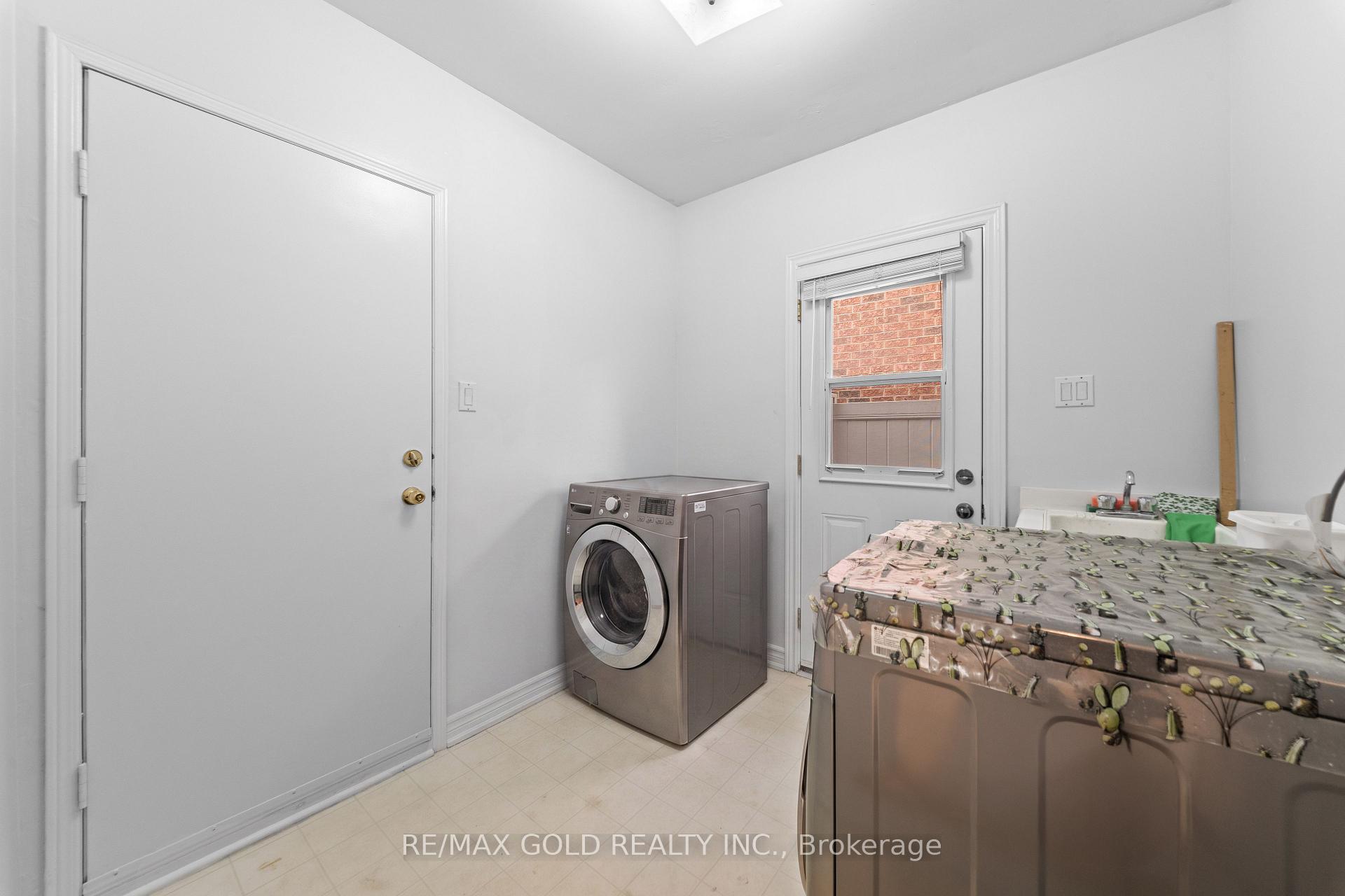 Photo 20 of 45 Eagleridge Drive, Brampton, Sandringham-Wellington — HOMEH