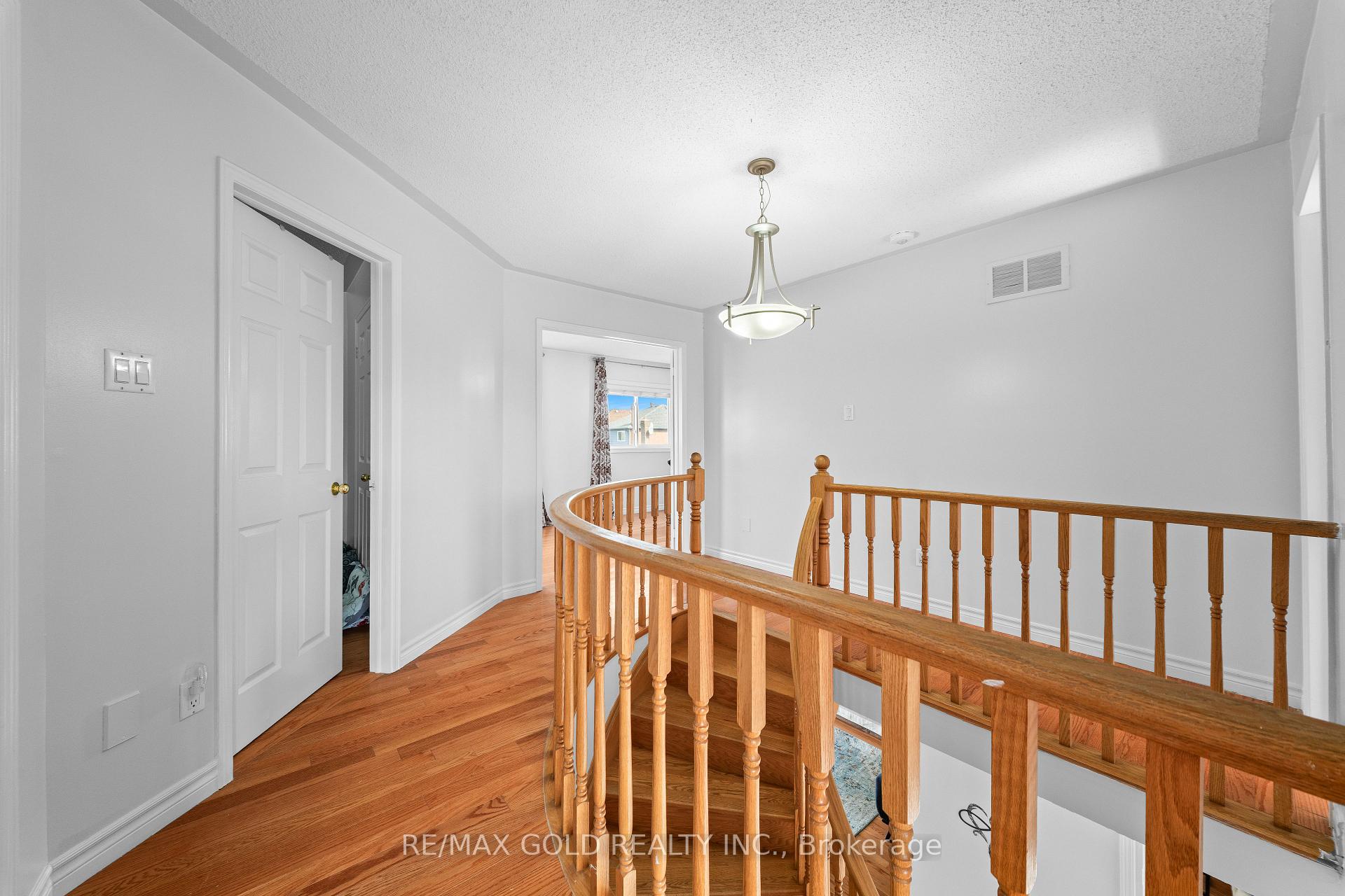 Photo 22 of 45 Eagleridge Drive, Brampton, Sandringham-Wellington — HOMEH