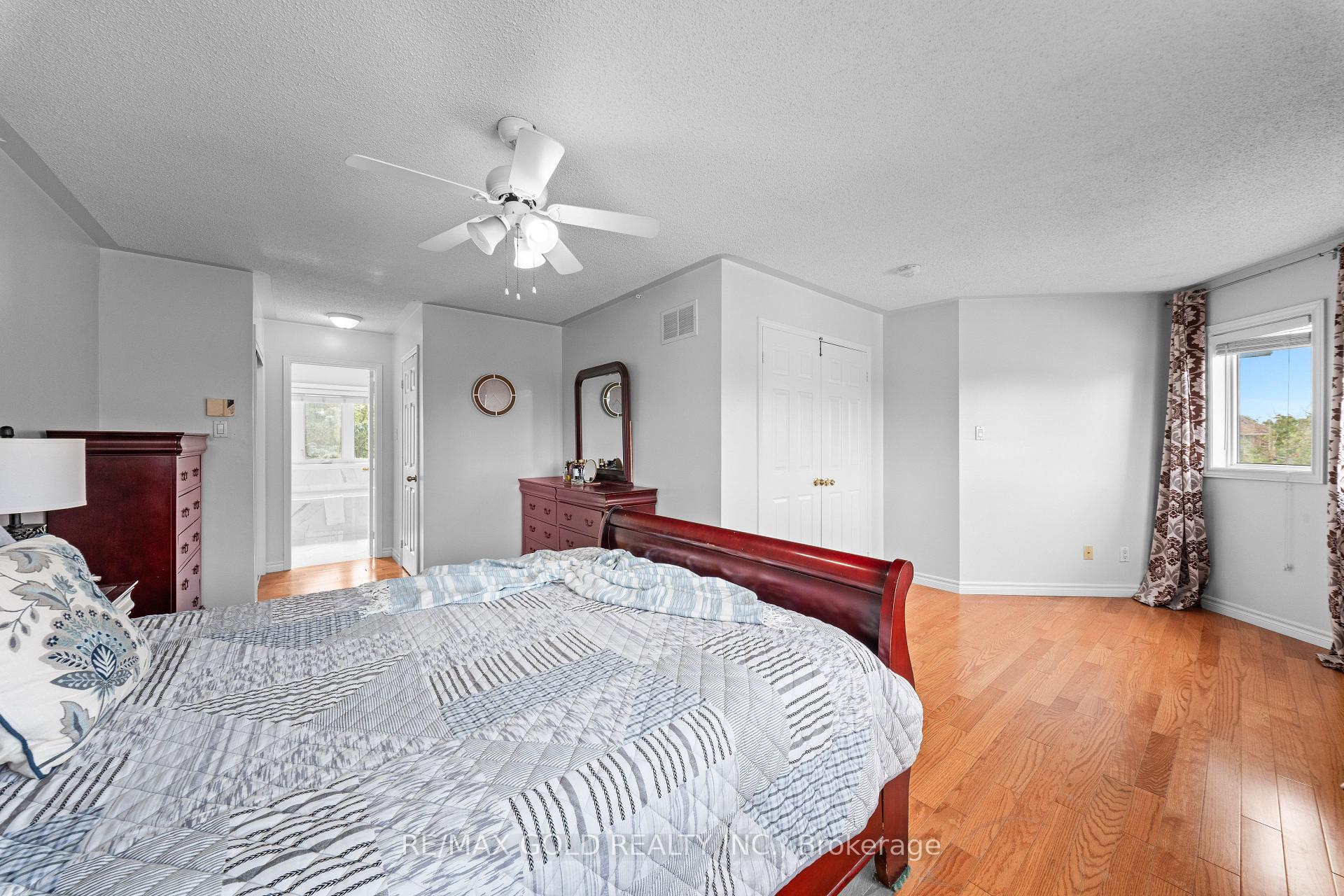 Photo 24 of 45 Eagleridge Drive, Brampton, Sandringham-Wellington — HOMEH