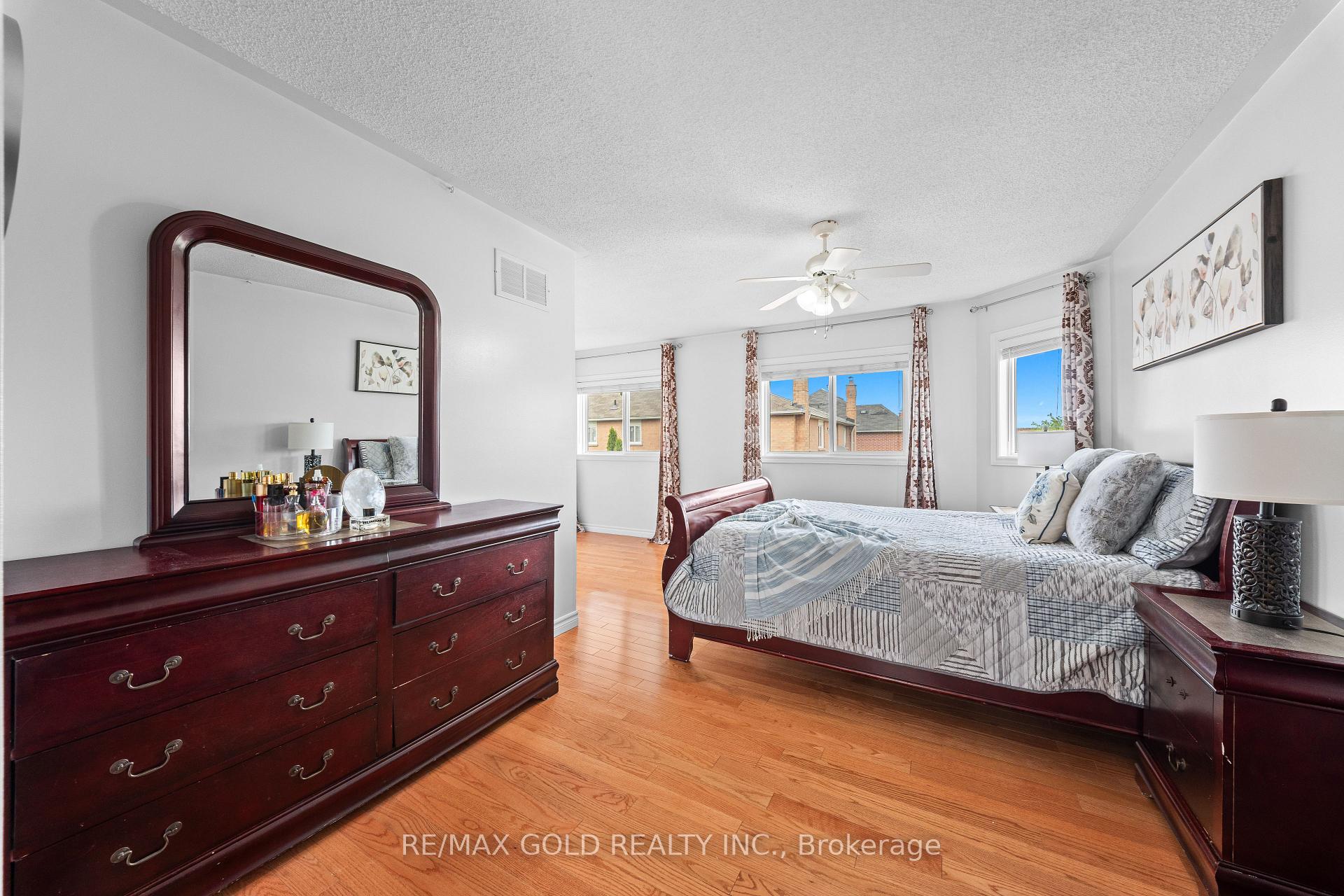 Photo 25 of 45 Eagleridge Drive, Brampton, Sandringham-Wellington — HOMEH