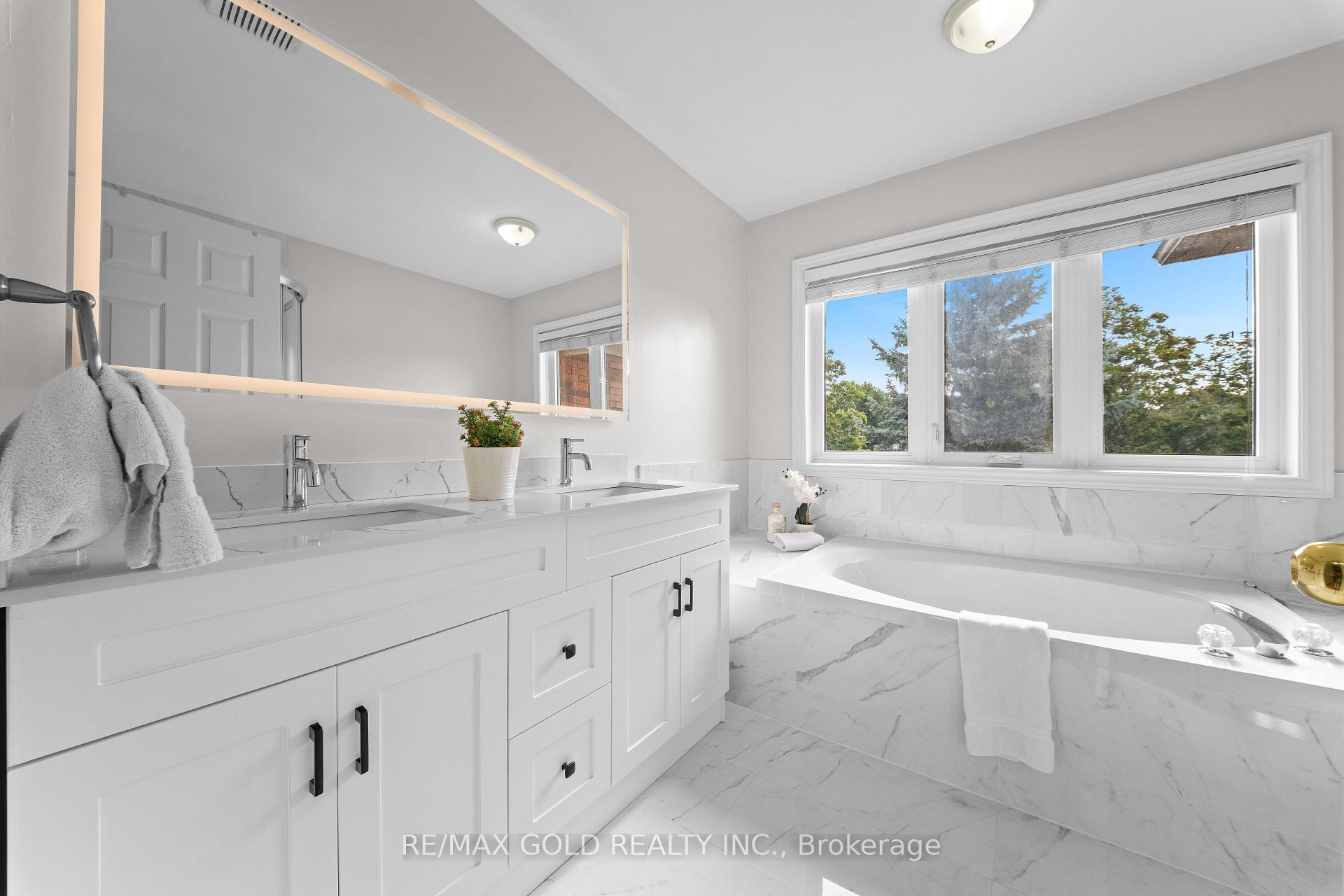 Photo 26 of 45 Eagleridge Drive, Brampton, Sandringham-Wellington — HOMEH