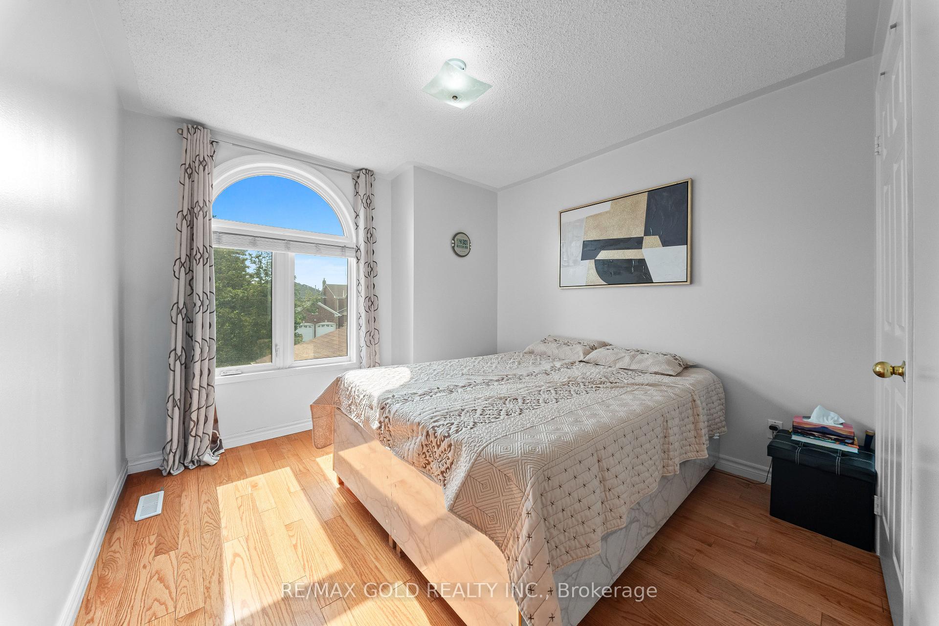 Photo 29 of 45 Eagleridge Drive, Brampton, Sandringham-Wellington — HOMEH