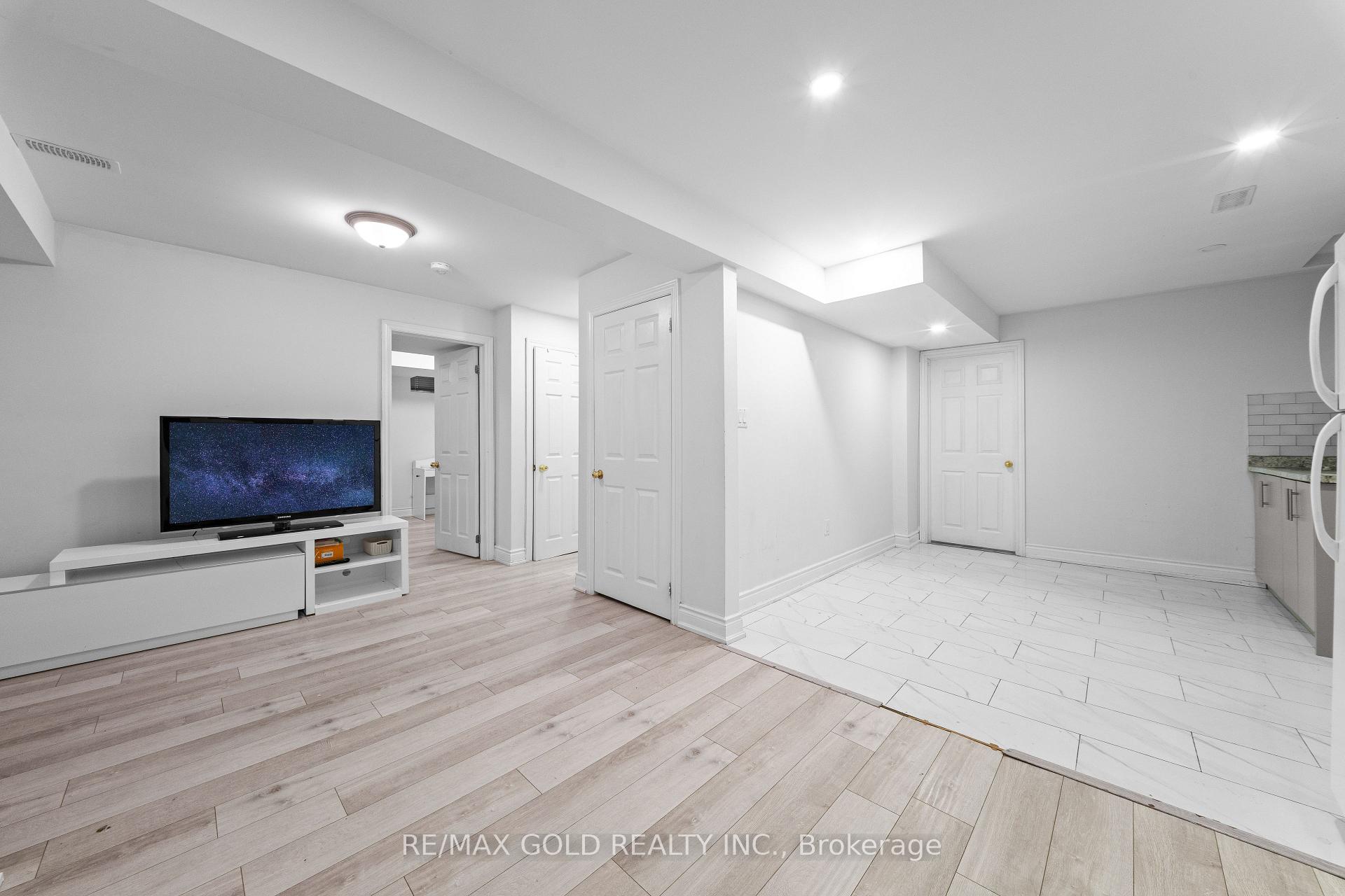Photo 35 of 45 Eagleridge Drive, Brampton, Sandringham-Wellington — HOMEH