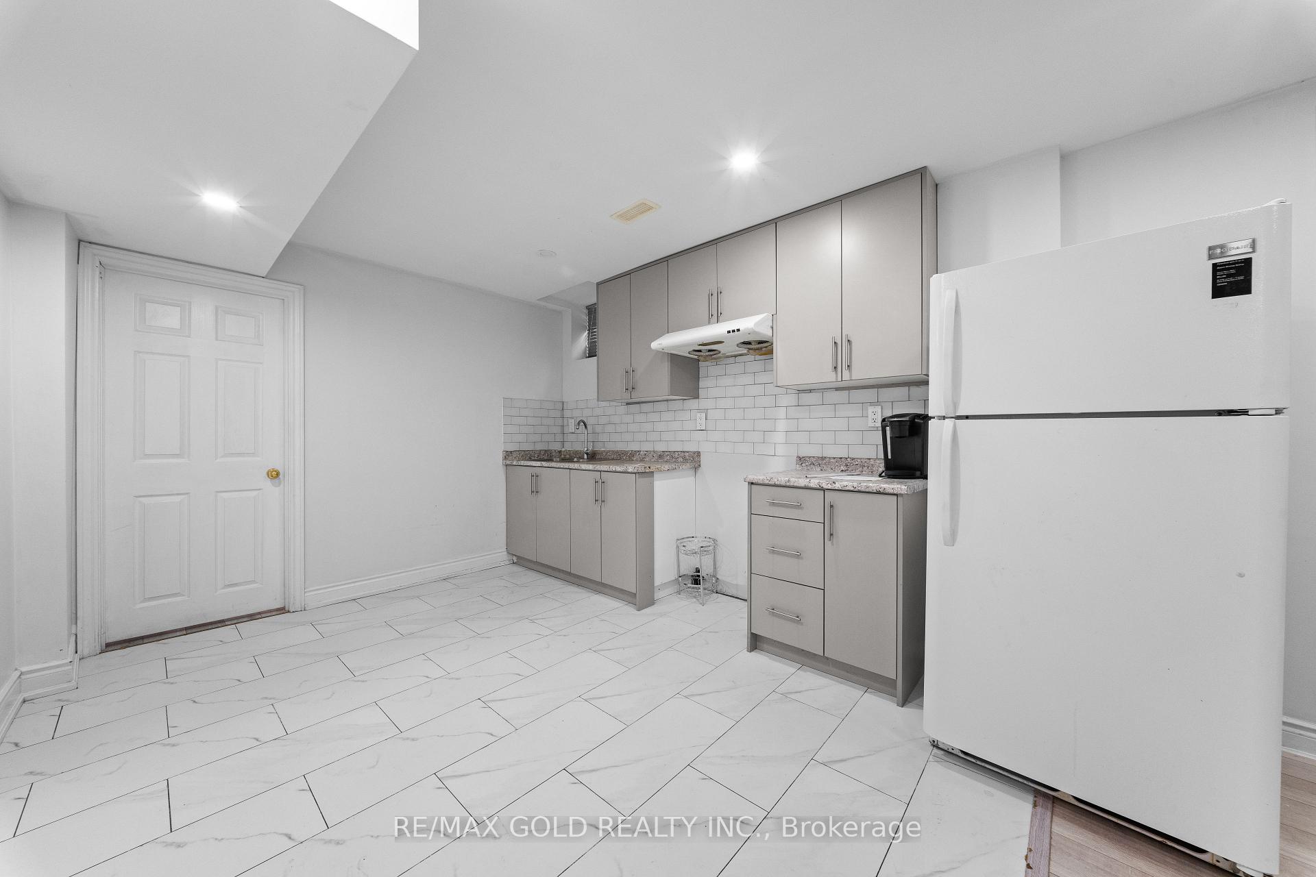 Photo 36 of 45 Eagleridge Drive, Brampton, Sandringham-Wellington — HOMEH