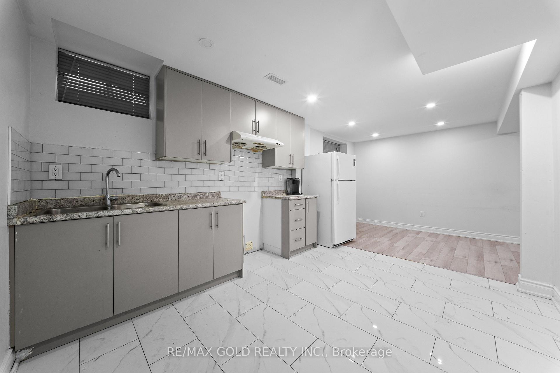 Photo 37 of 45 Eagleridge Drive, Brampton, Sandringham-Wellington — HOMEH