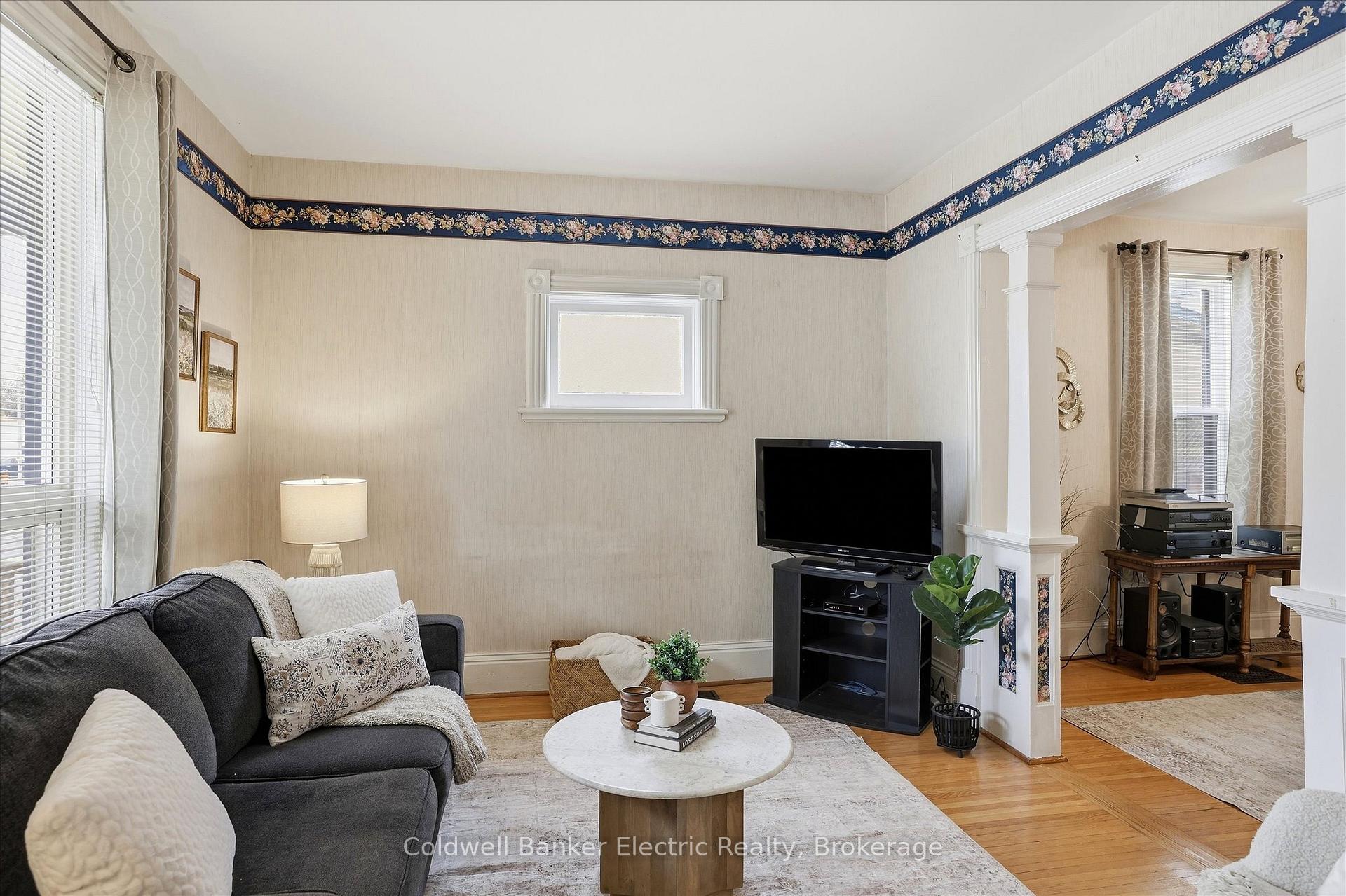 Photo 5 of 461 Murray Street, Peterborough, Town Ward 3 — HOMEH