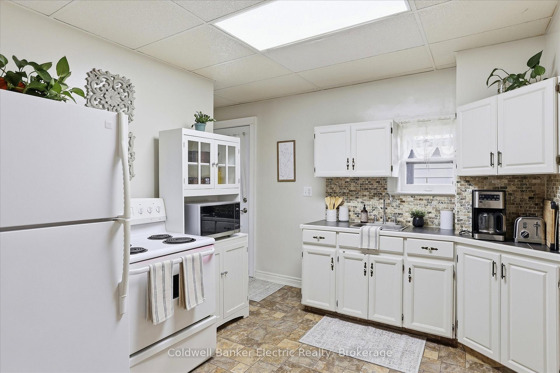 Photo 10 of 461 Murray Street, Peterborough, Town Ward 3 — HOMEH