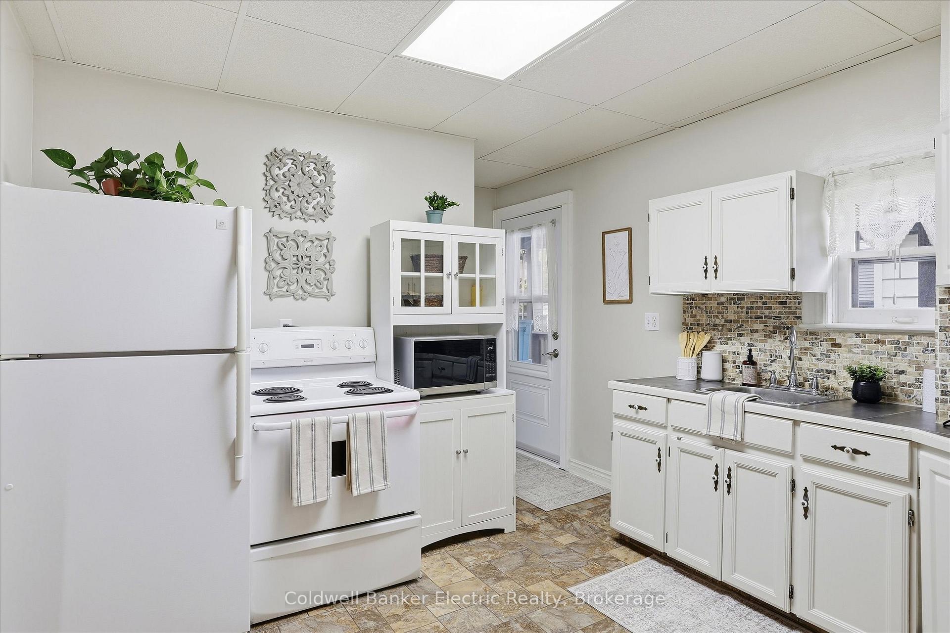 Photo 11 of 461 Murray Street, Peterborough, Town Ward 3 — HOMEH