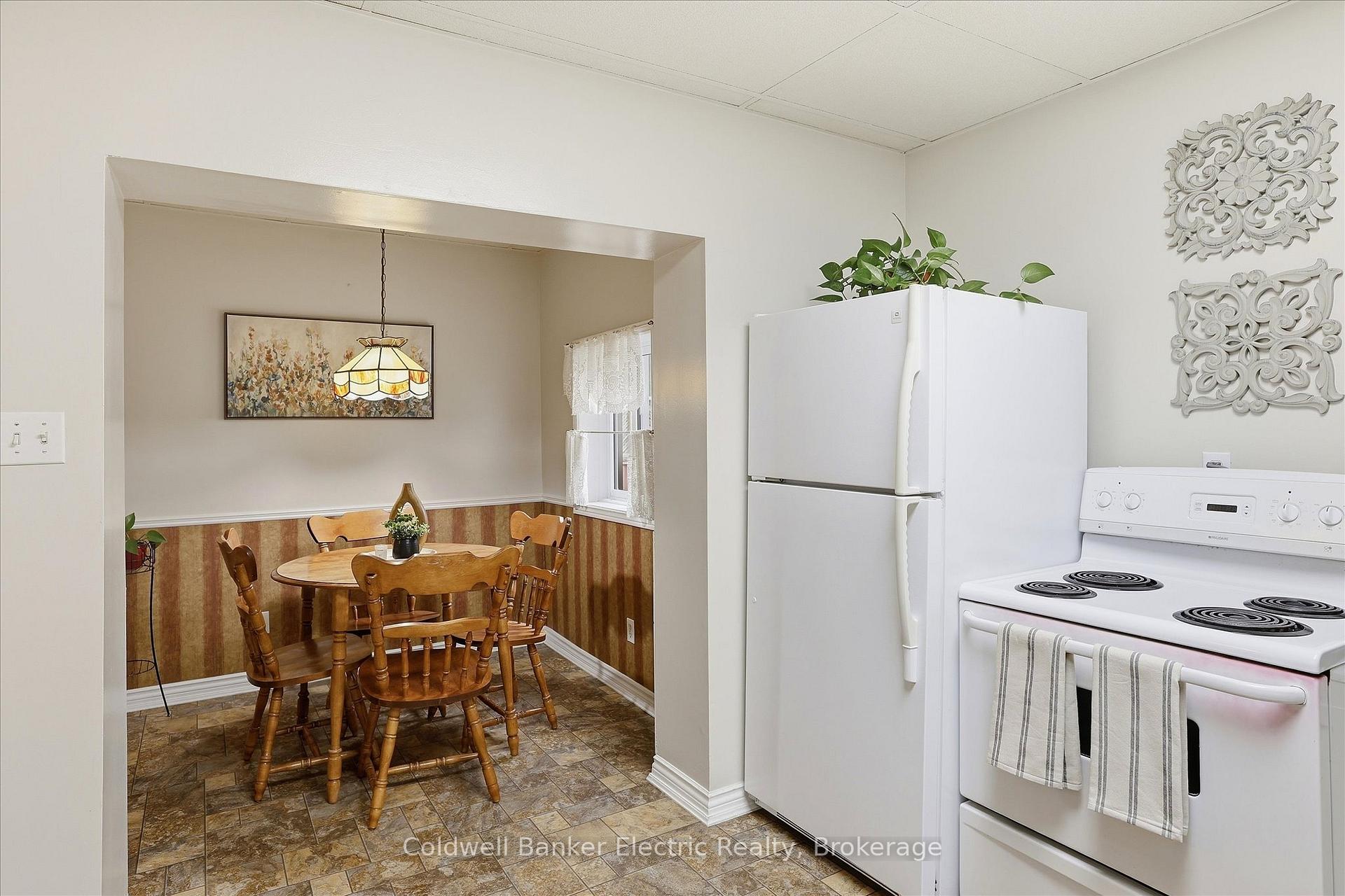 Photo 13 of 461 Murray Street, Peterborough, Town Ward 3 — HOMEH