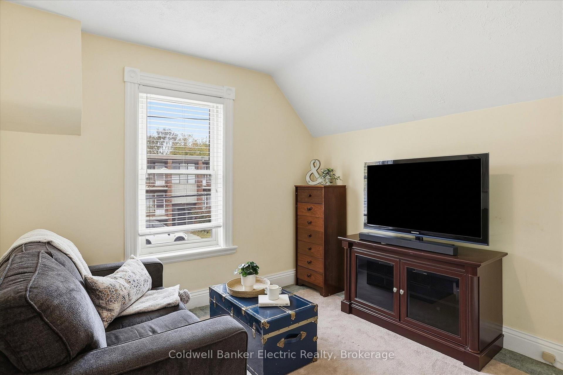 Photo 20 of 461 Murray Street, Peterborough, Town Ward 3 — HOMEH