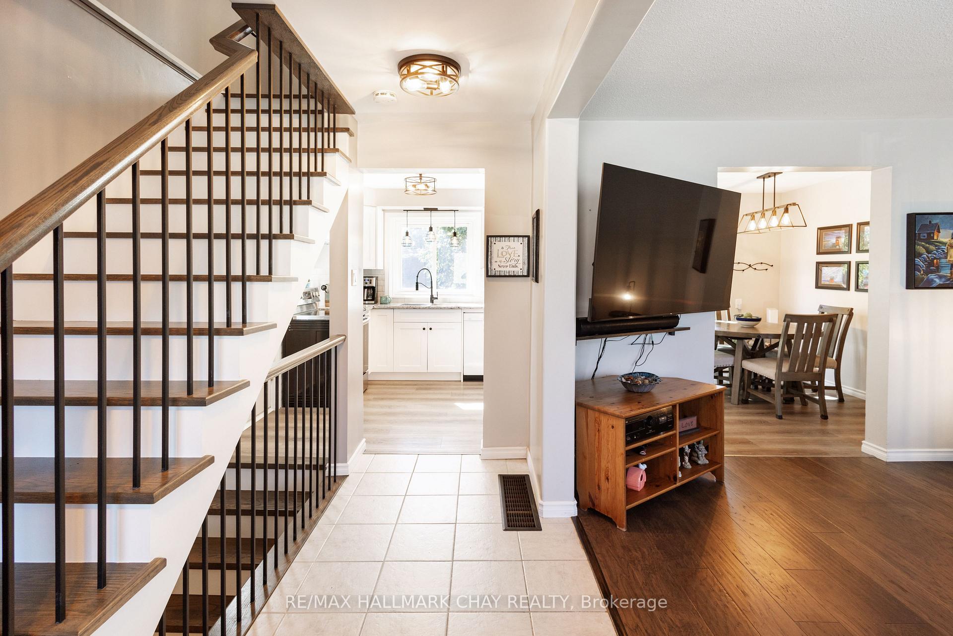 Photo 4 of 103 Daphne Crescent, Barrie, Cundles East — HOMEH