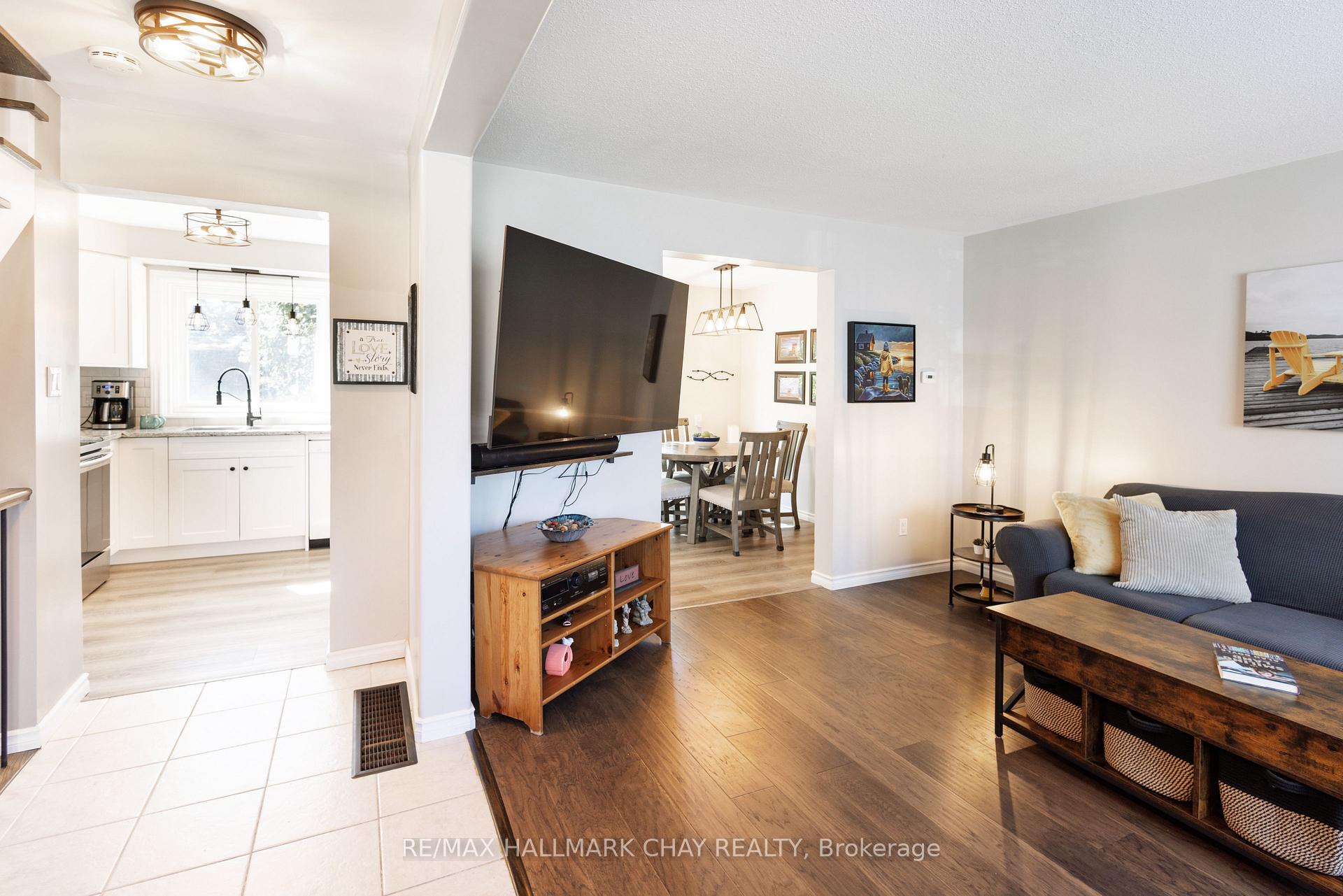 Photo 5 of 103 Daphne Crescent, Barrie, Cundles East — HOMEH