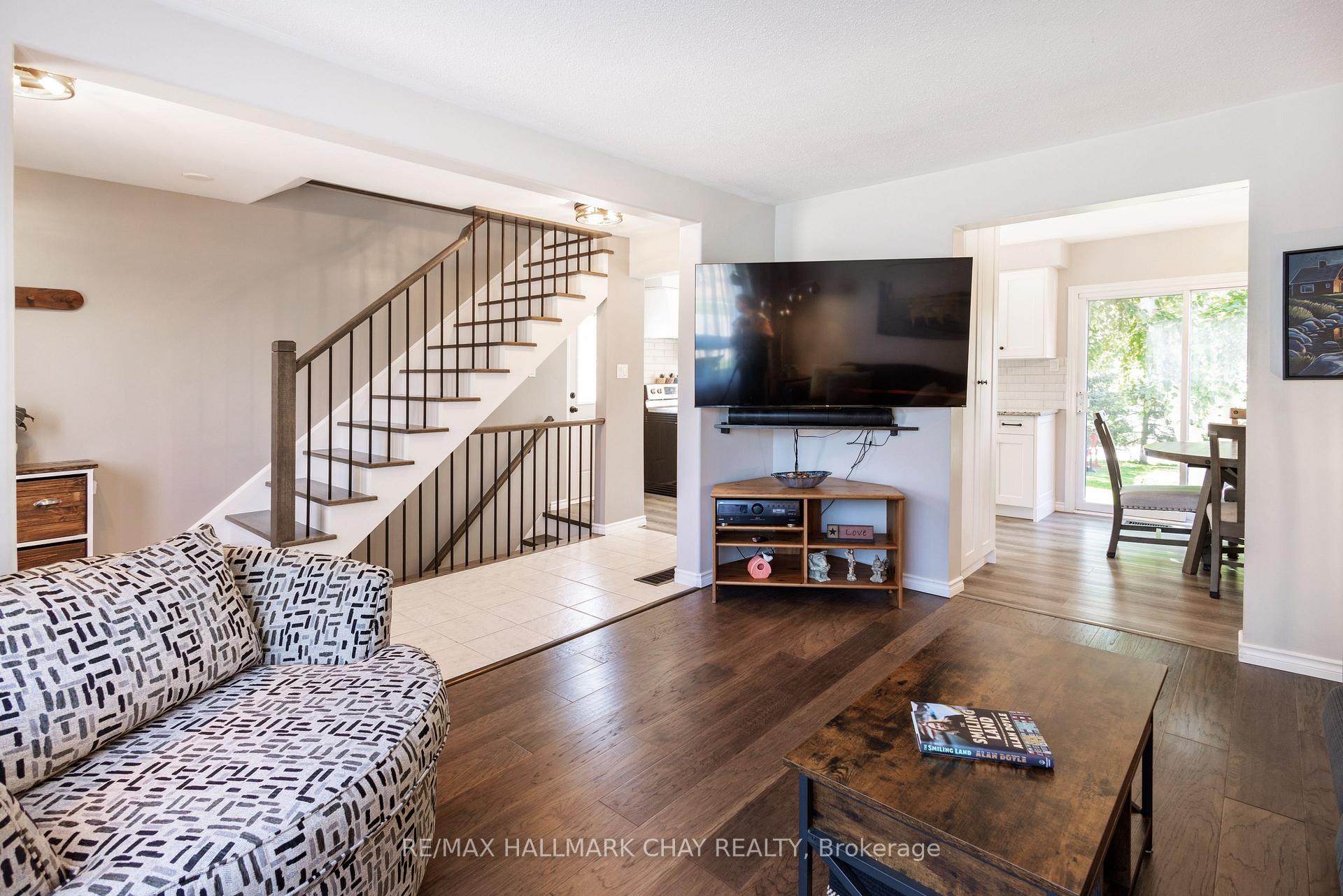 Photo 9 of 103 Daphne Crescent, Barrie, Cundles East — HOMEH