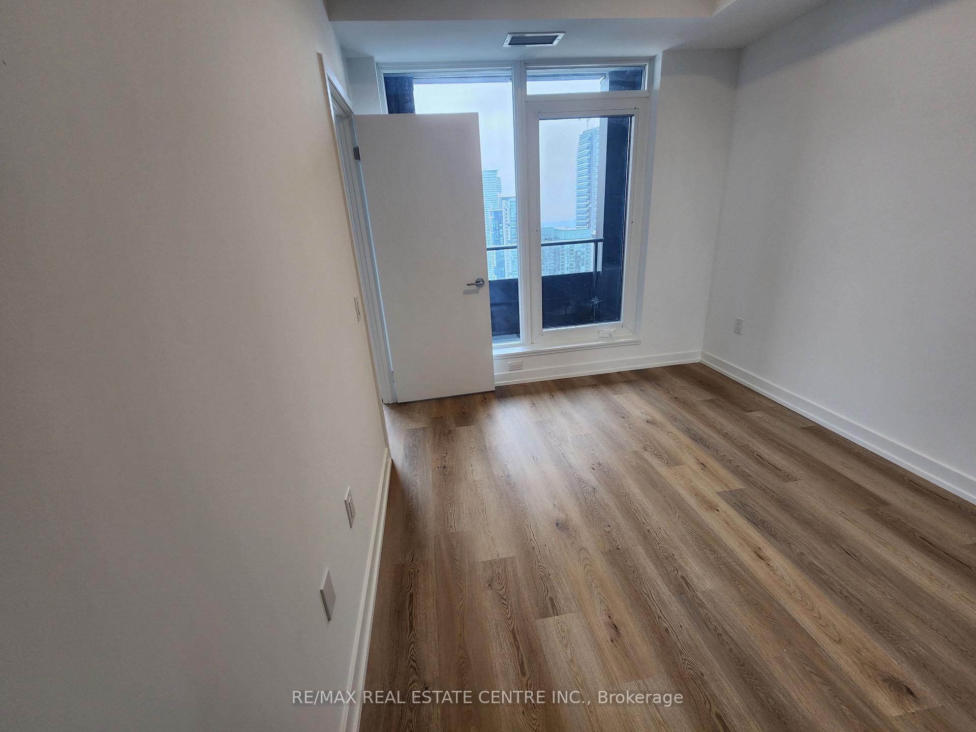 Photo 12 of Unit 4305, 395 Square One Drive, Mississauga, City Centre — HOMEH