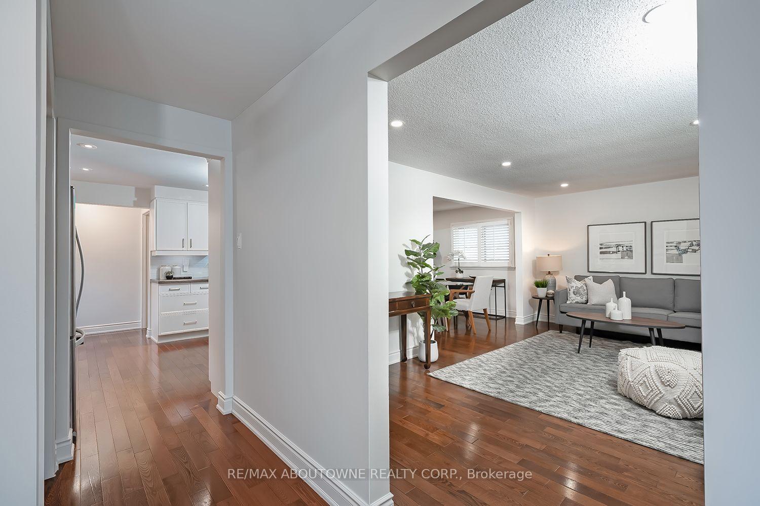 Photo 4 of 173 Arichat Road, Oakville, Ford — HOMEH