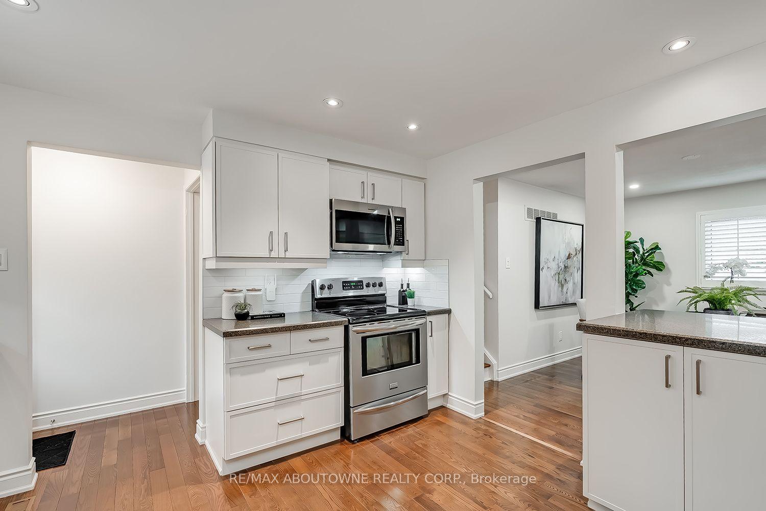 Photo 13 of 173 Arichat Road, Oakville, Ford — HOMEH