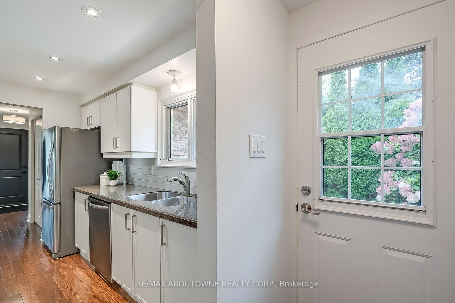 Photo 15 of 173 Arichat Road, Oakville, Ford — HOMEH