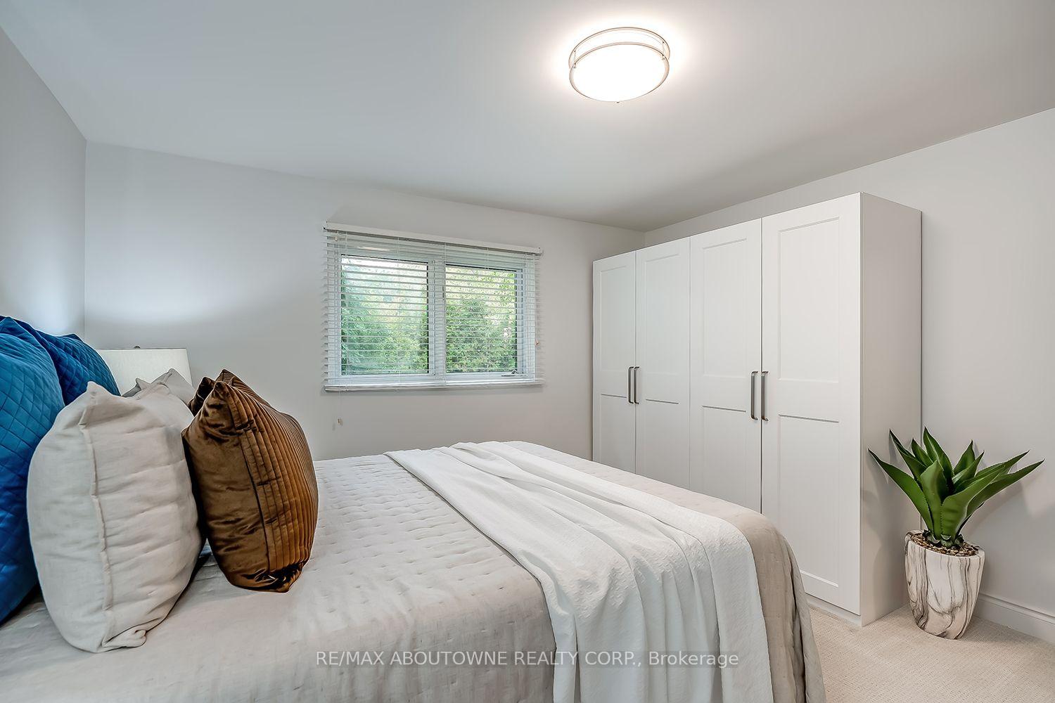 Photo 18 of 173 Arichat Road, Oakville, Ford — HOMEH
