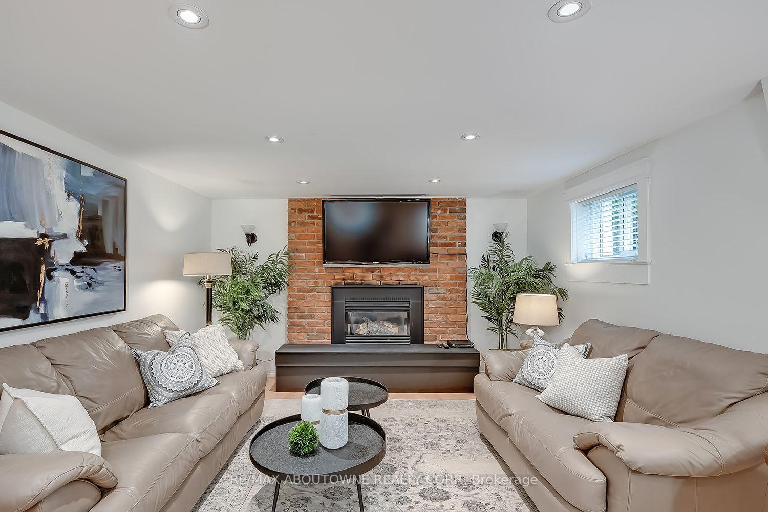 Photo 29 of 173 Arichat Road, Oakville, Ford — HOMEH