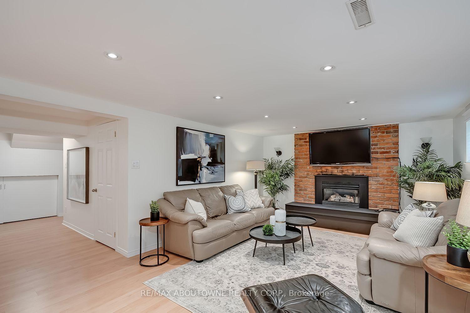 Photo 30 of 173 Arichat Road, Oakville, Ford — HOMEH