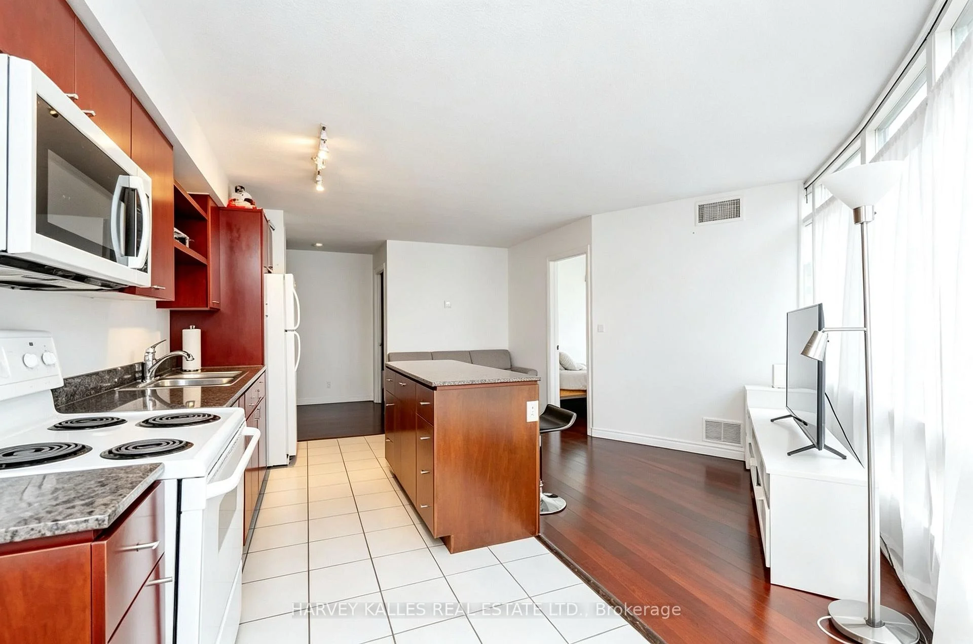 Photo 4 of Unit 1510, 361 Front Street W, Toronto, Waterfront Communities — HOMEH