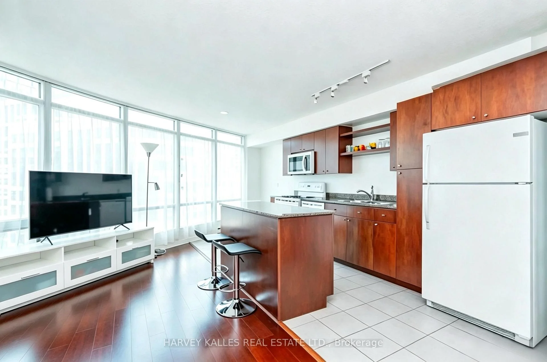 Photo 6 of Unit 1510, 361 Front Street W, Toronto, Waterfront Communities — HOMEH