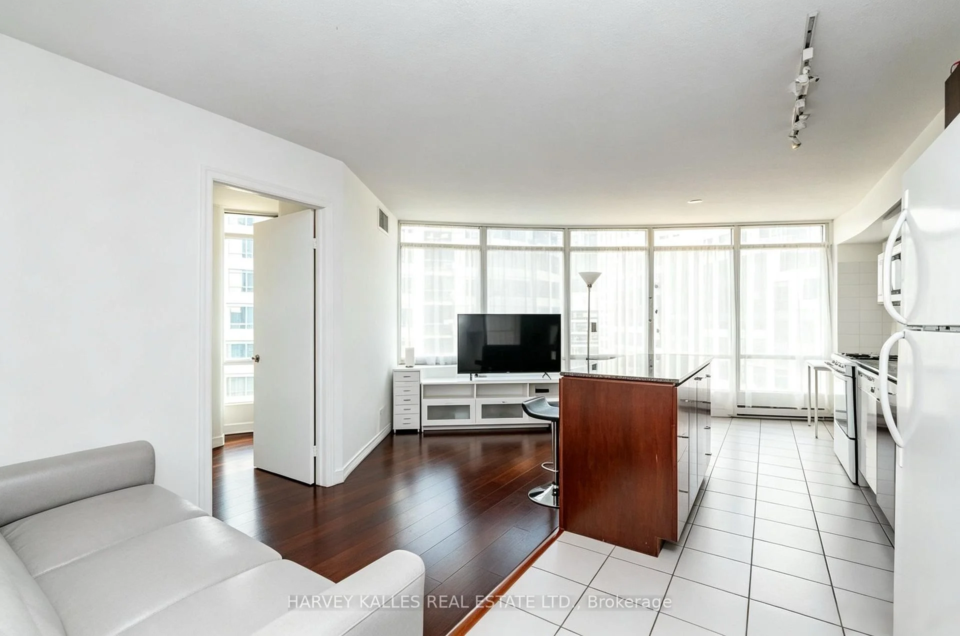 Photo 10 of Unit 1510, 361 Front Street W, Toronto, Waterfront Communities — HOMEH