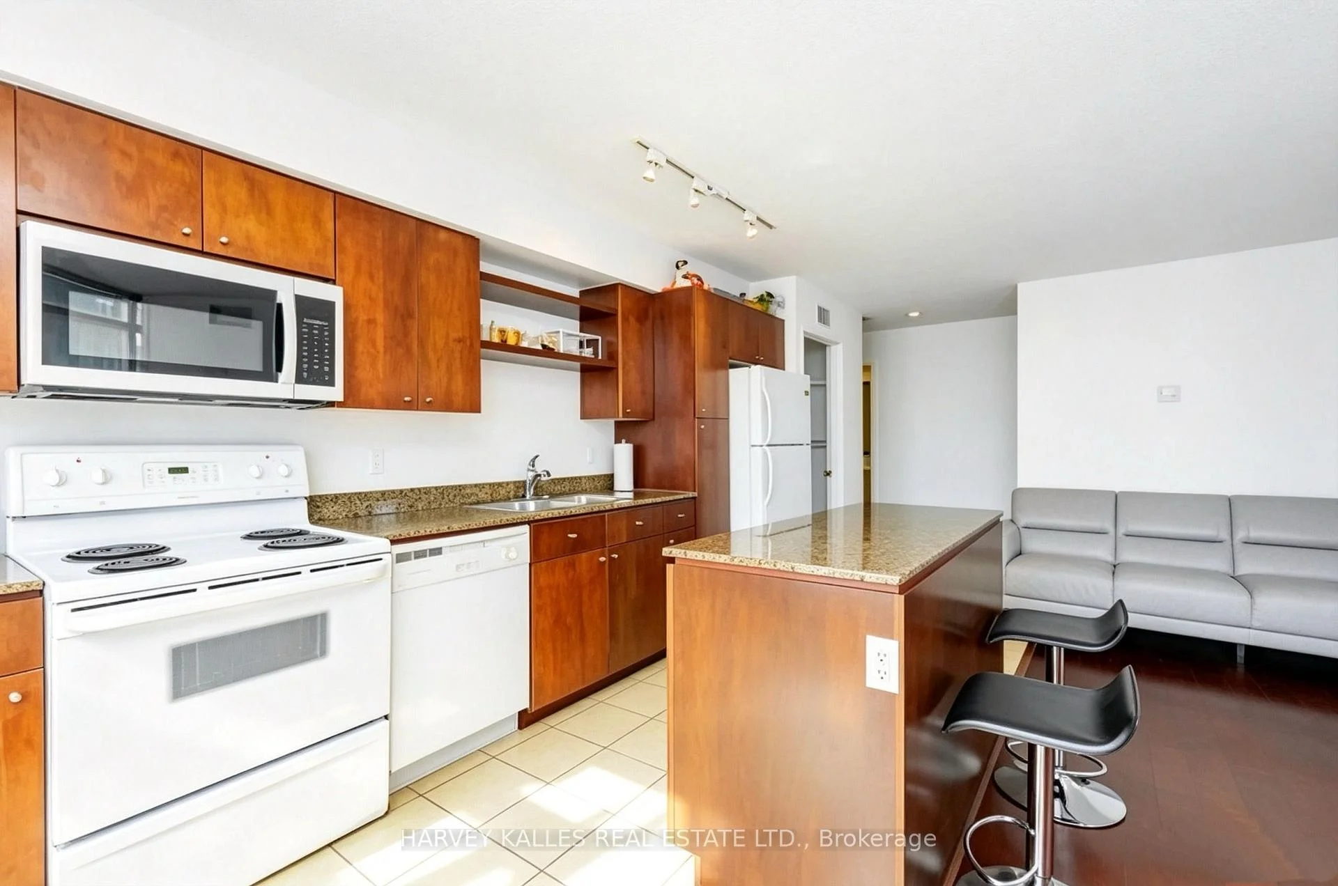 Photo 16 of Unit 1510, 361 Front Street W, Toronto, Waterfront Communities — HOMEH