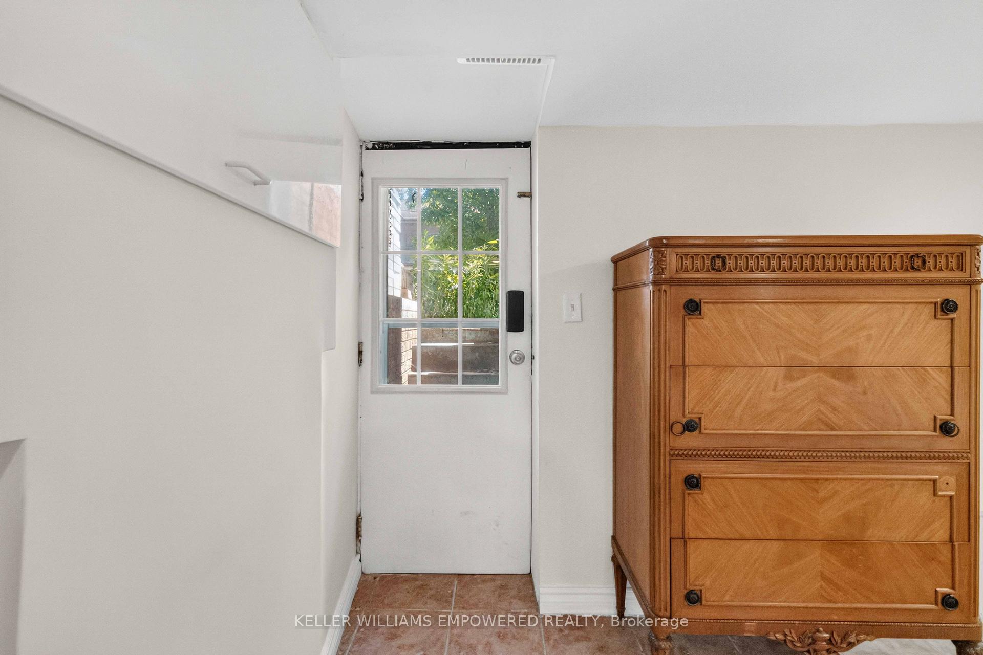 Photo 3 of Unit Basement, 112 Wallace Avenue, Toronto, Dovercourt-Wallace Emerson-Junction — HOMEH