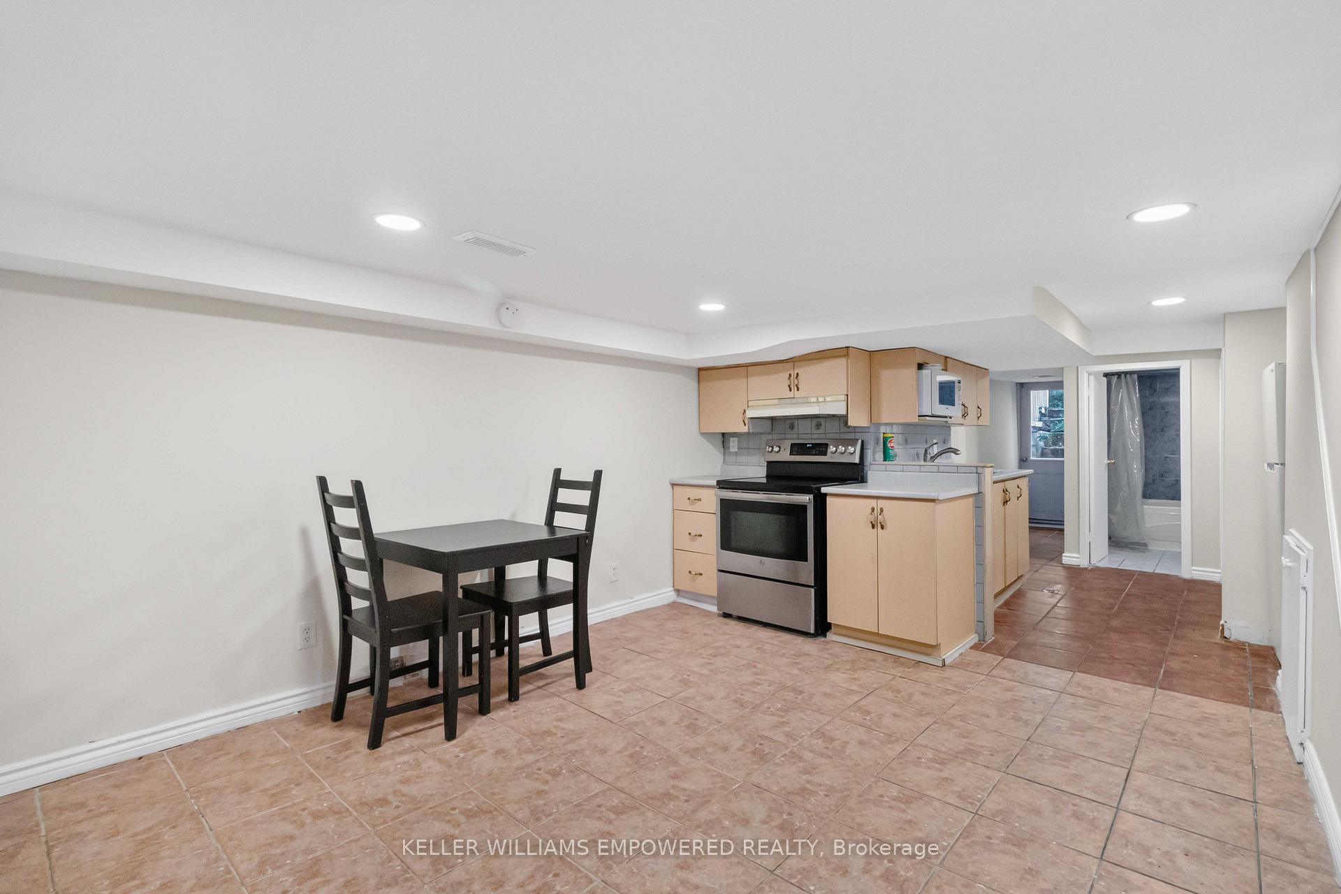 Photo 5 of Unit Basement, 112 Wallace Avenue, Toronto, Dovercourt-Wallace Emerson-Junction — HOMEH