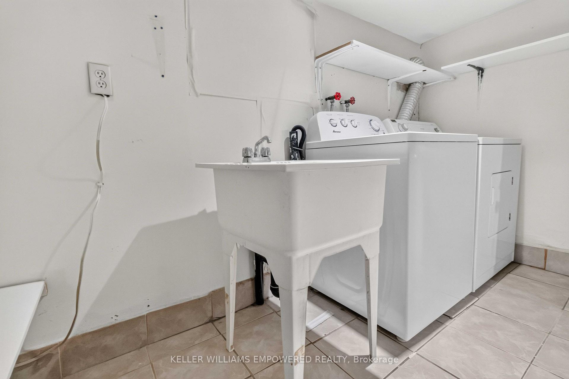 Photo 7 of Unit Basement, 112 Wallace Avenue, Toronto, Dovercourt-Wallace Emerson-Junction — HOMEH