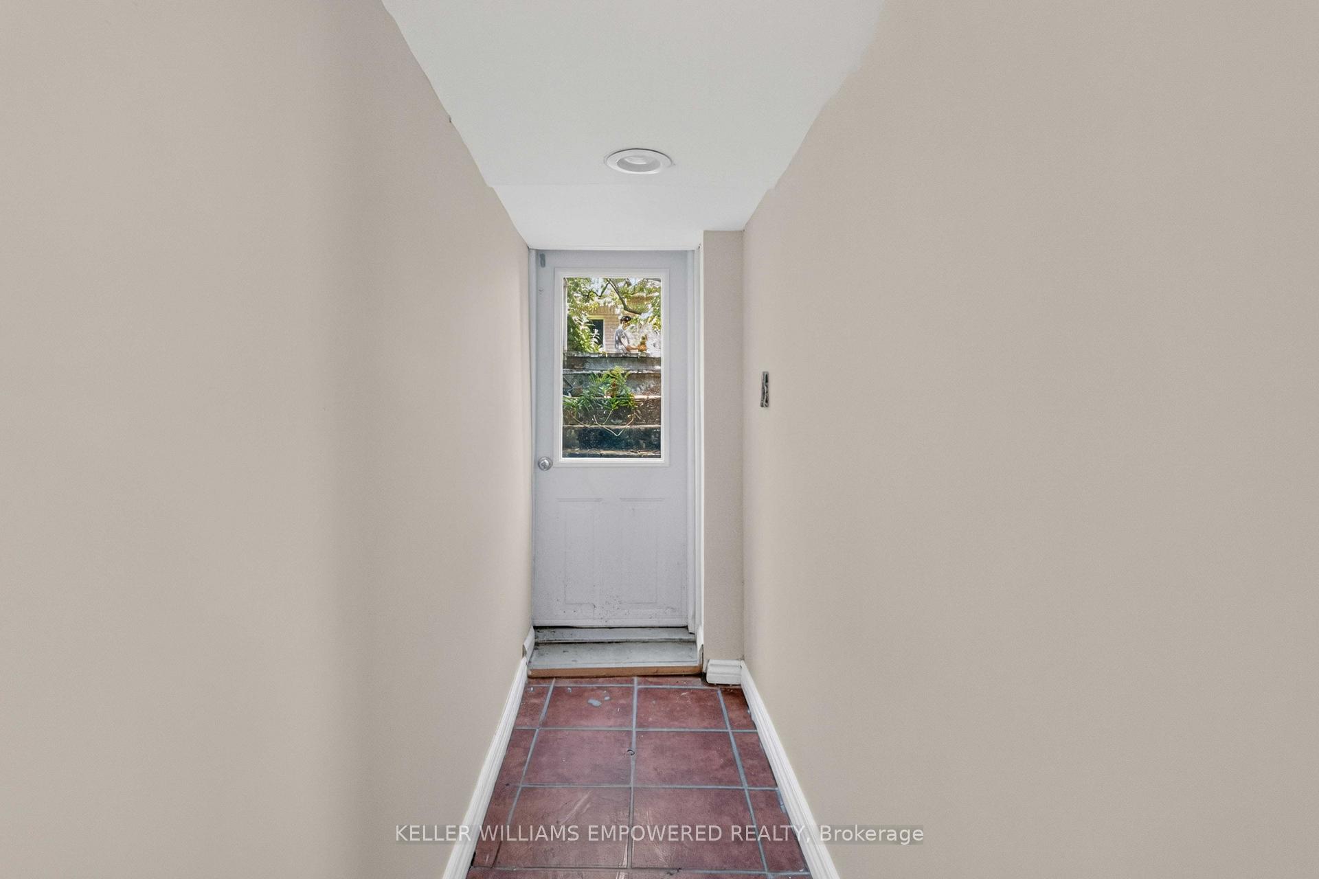 Photo 9 of Unit Basement, 112 Wallace Avenue, Toronto, Dovercourt-Wallace Emerson-Junction — HOMEH