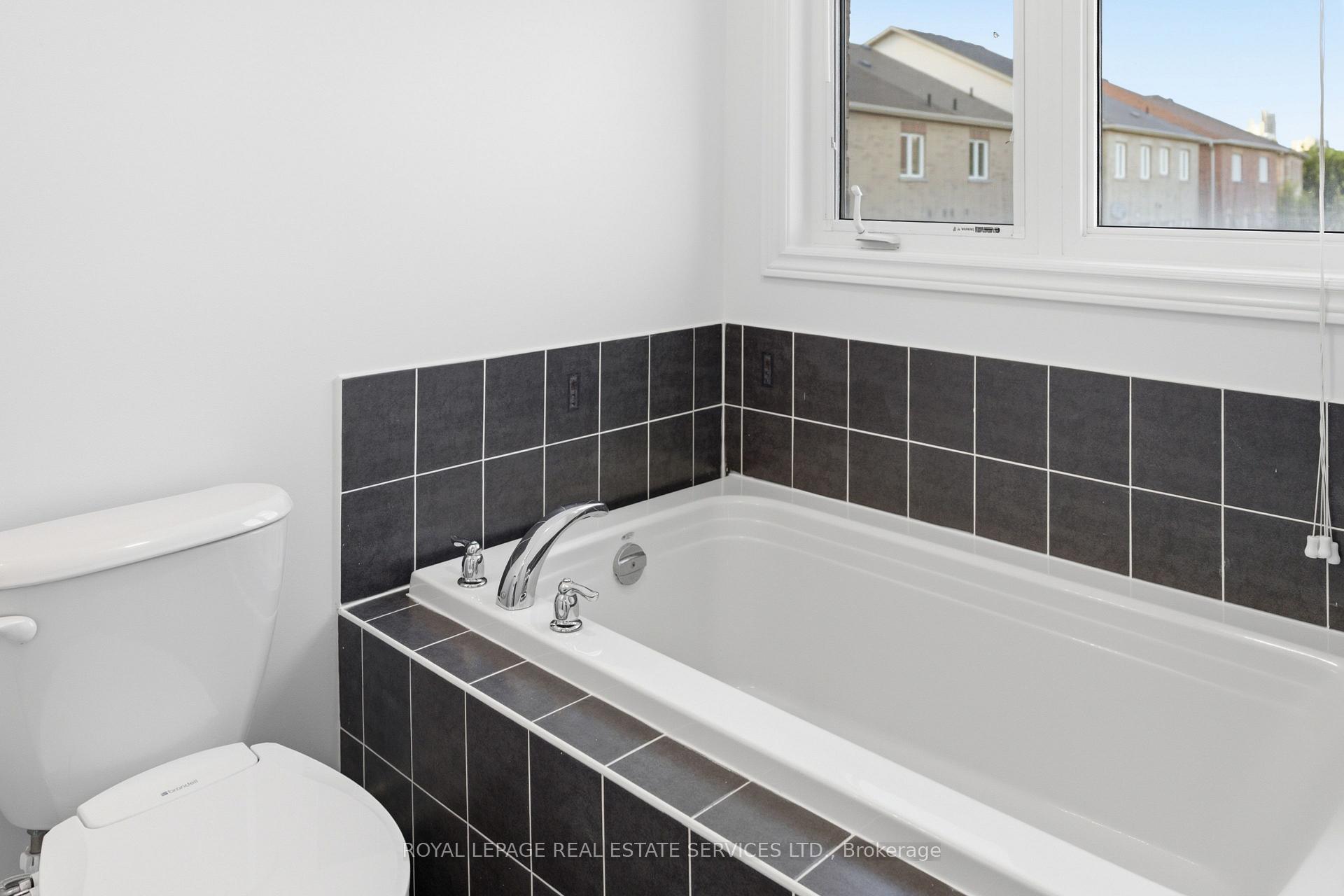 Photo 35 of 4309 Trail Blazer Way, Mississauga, Hurontario — HOMEH