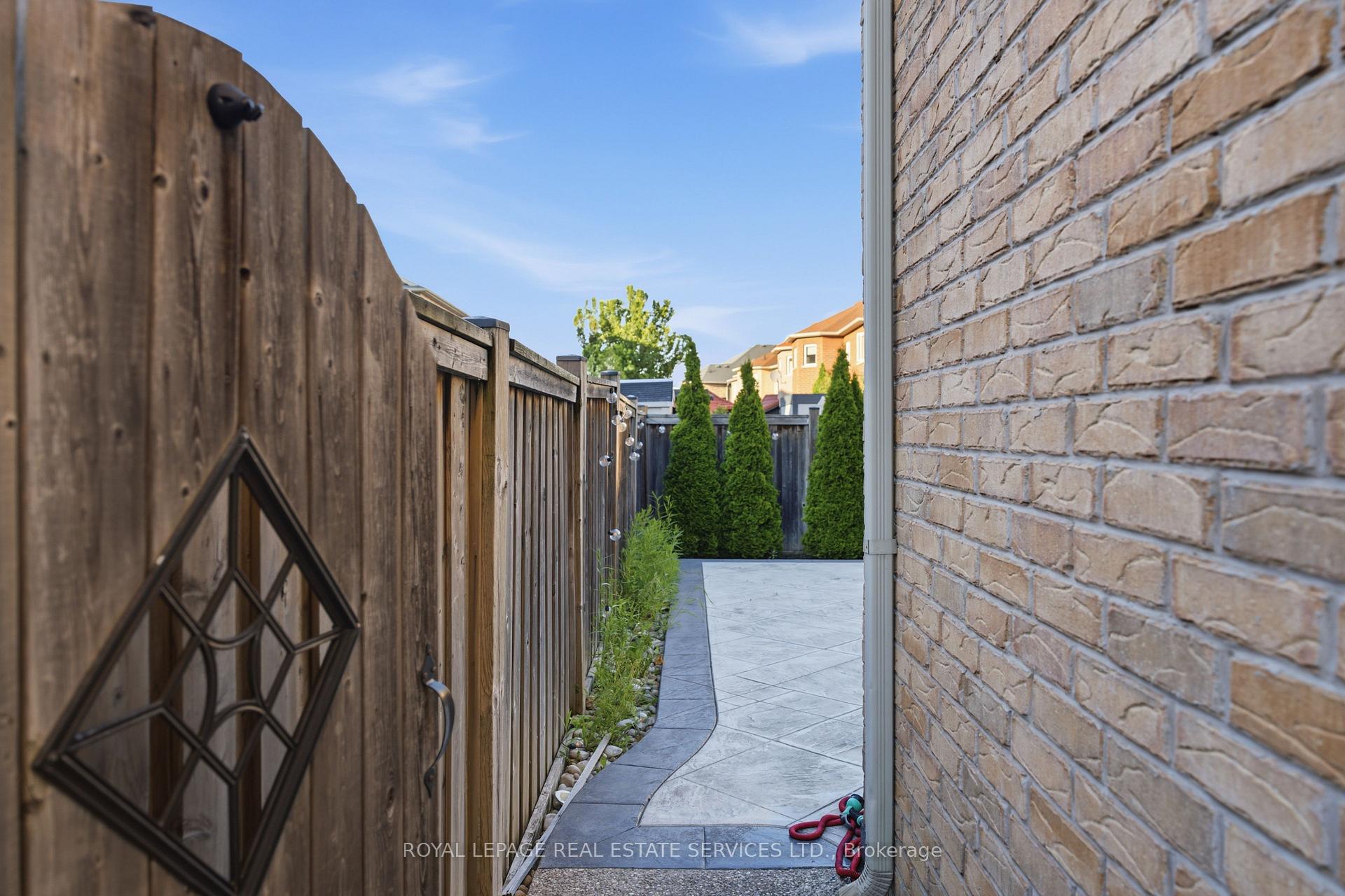 Photo 44 of 4309 Trail Blazer Way, Mississauga, Hurontario — HOMEH