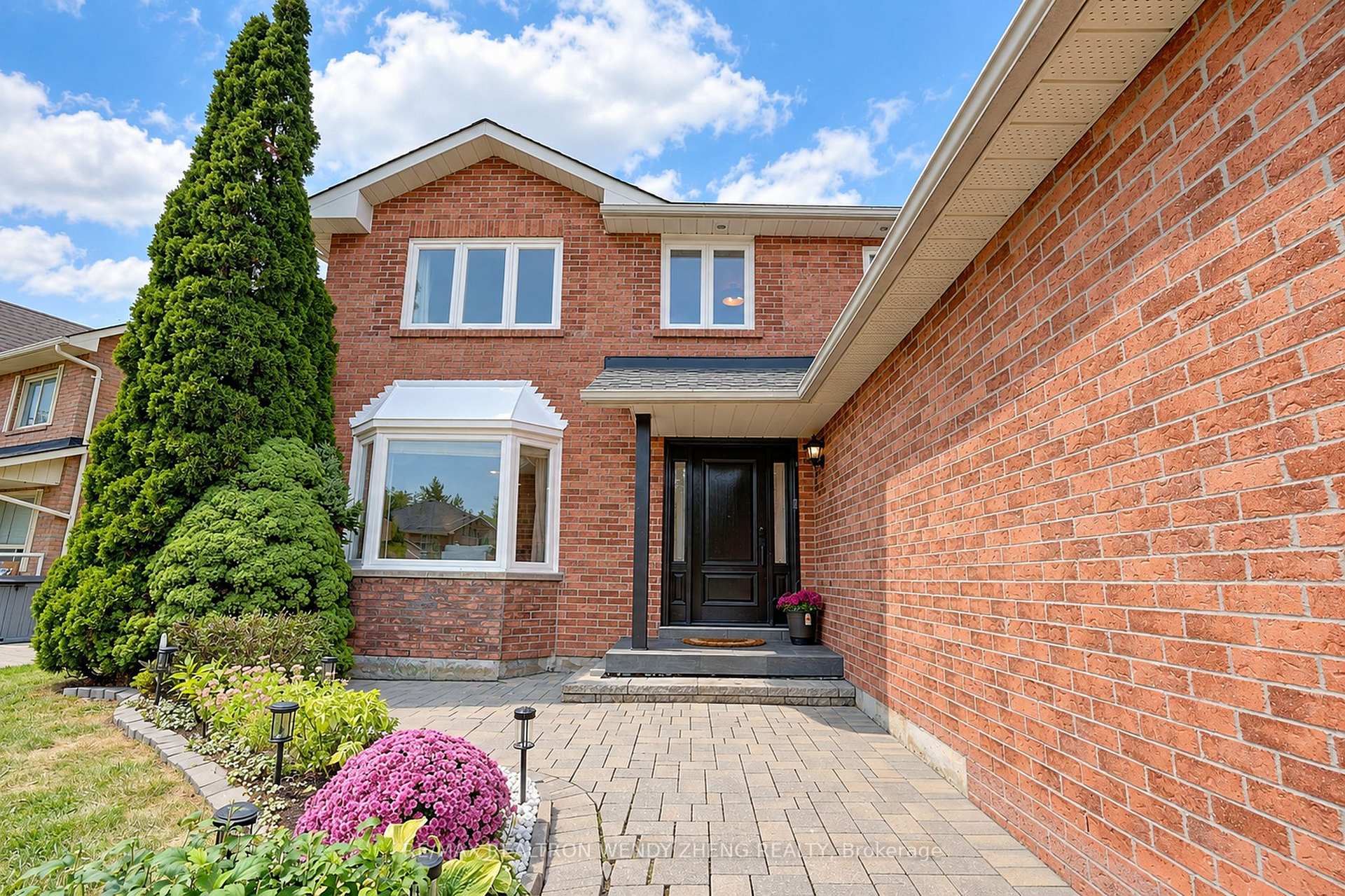 Photo 2 of 22 West Side Drive, Markham, Markville — HOMEH