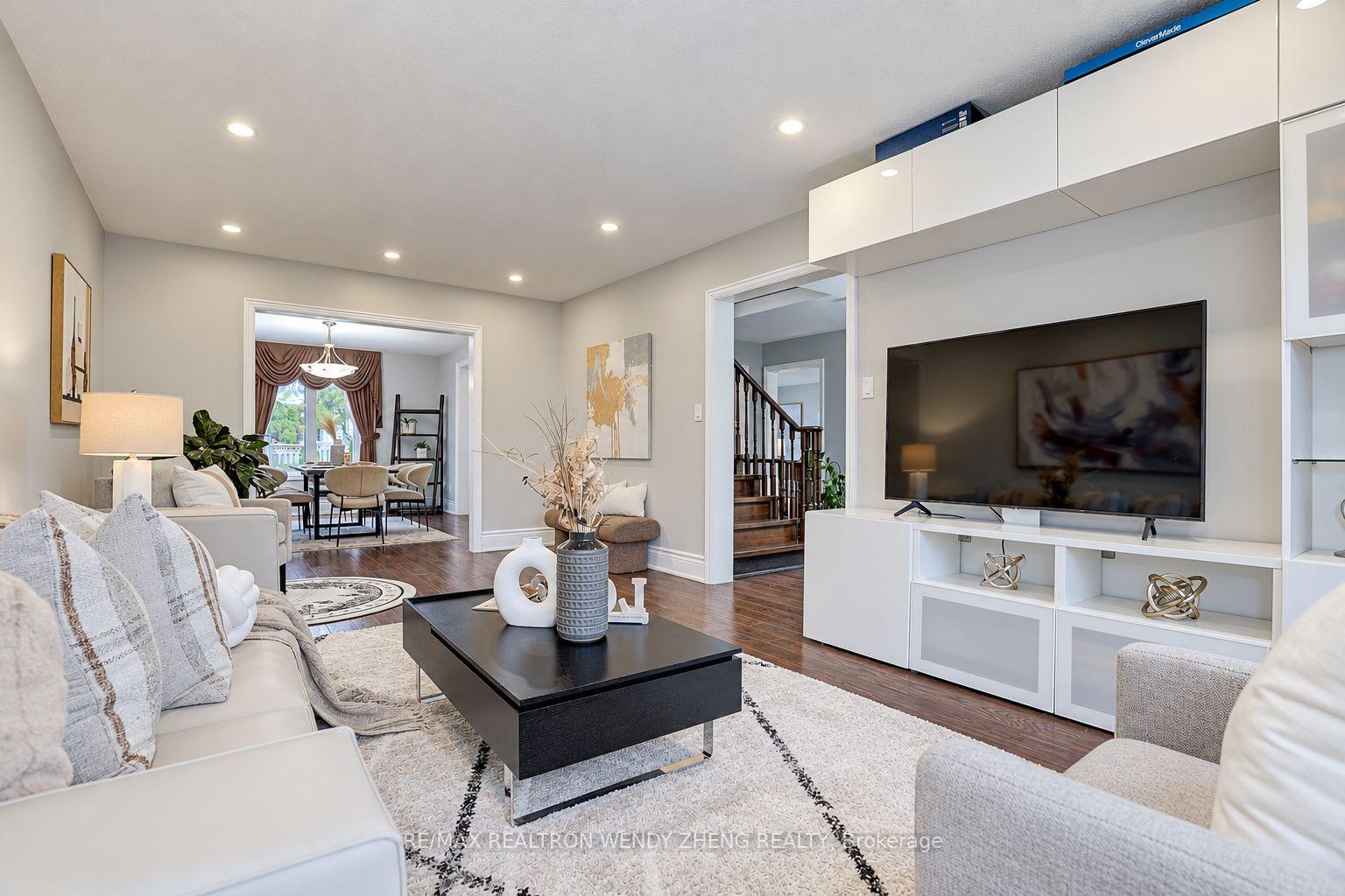 Photo 6 of 22 West Side Drive, Markham, Markville — HOMEH