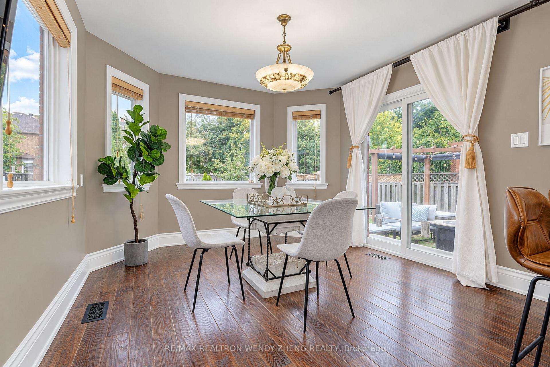 Photo 13 of 22 West Side Drive, Markham, Markville — HOMEH