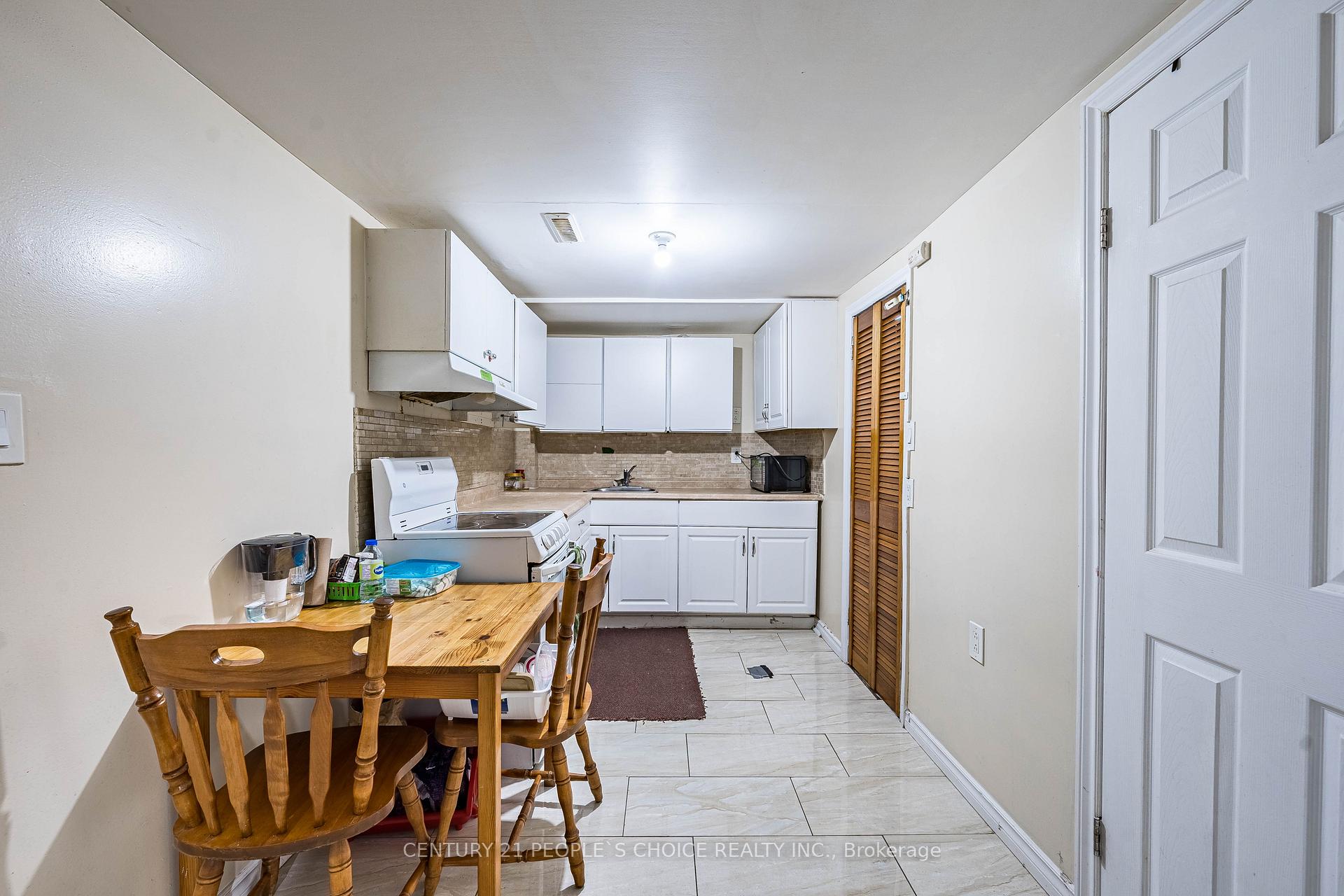 Photo 6 of Unit 2, 242 John Garland Boulevard, Etobicoke, West Humber-Clairville — HOMEH