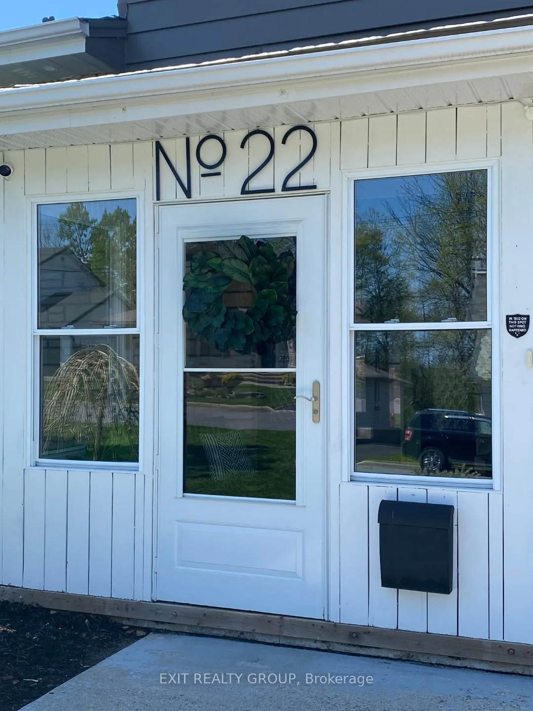 Photo 2 of 22 Joyce Crescent, Belleville, Belleville Ward — HOMEH