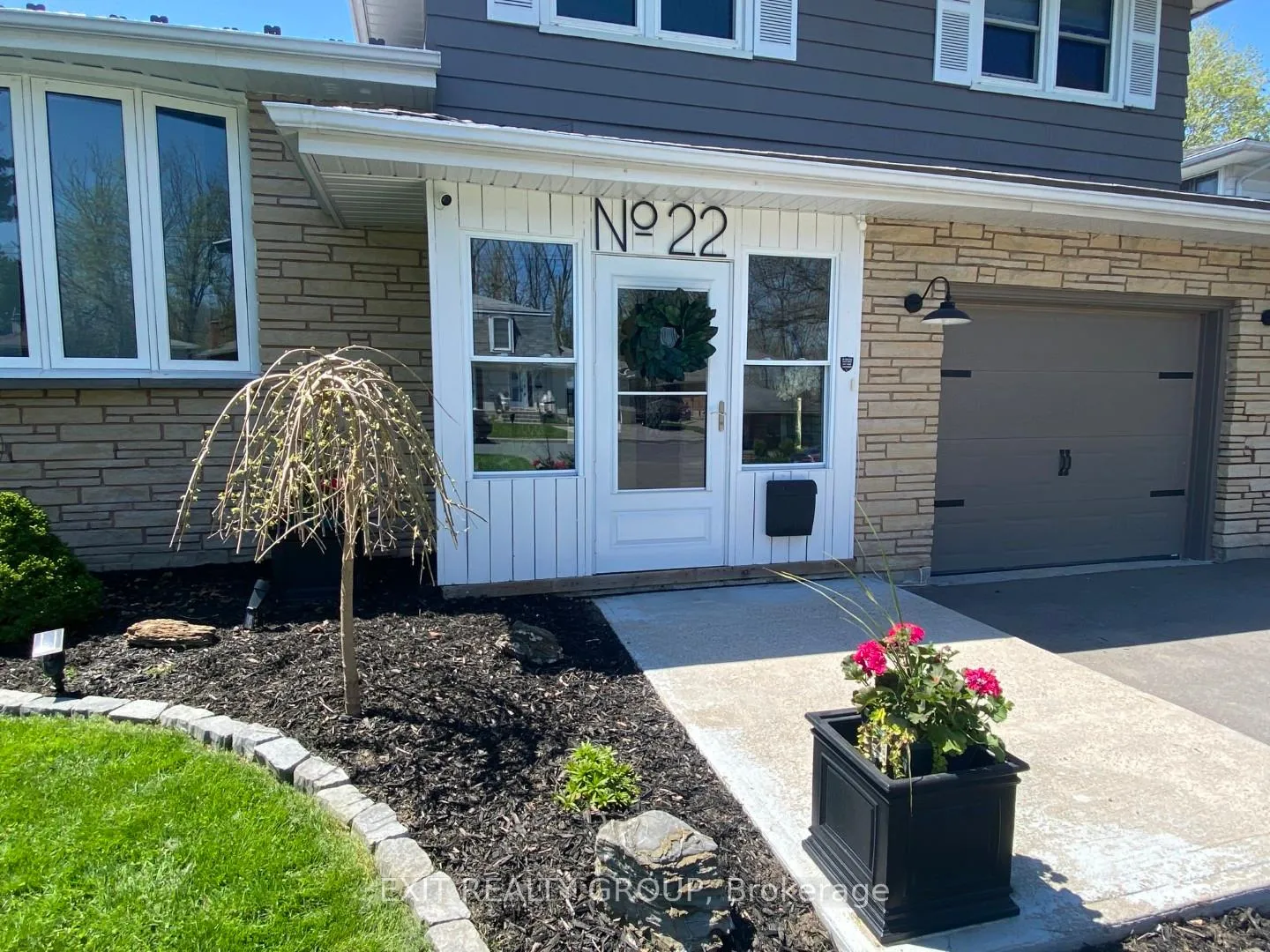Photo 5 of 22 Joyce Crescent, Belleville, Belleville Ward — HOMEH